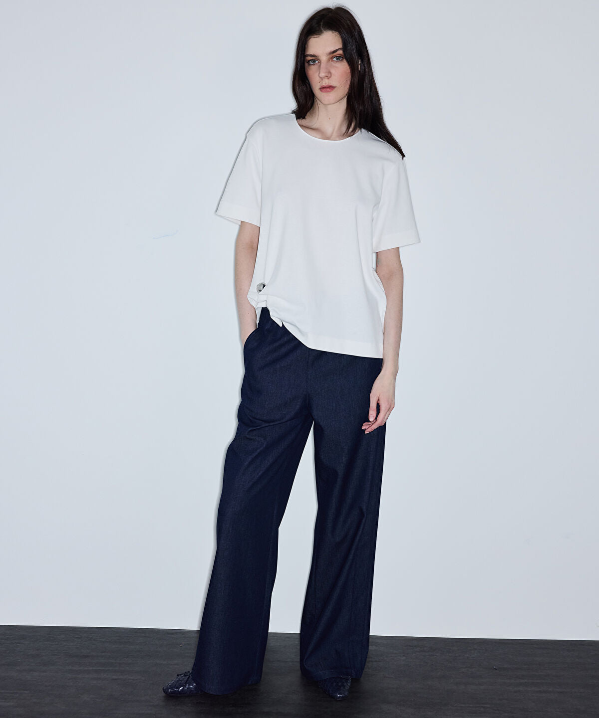 Zoomed Asymmetric T-Shirt with Accessory