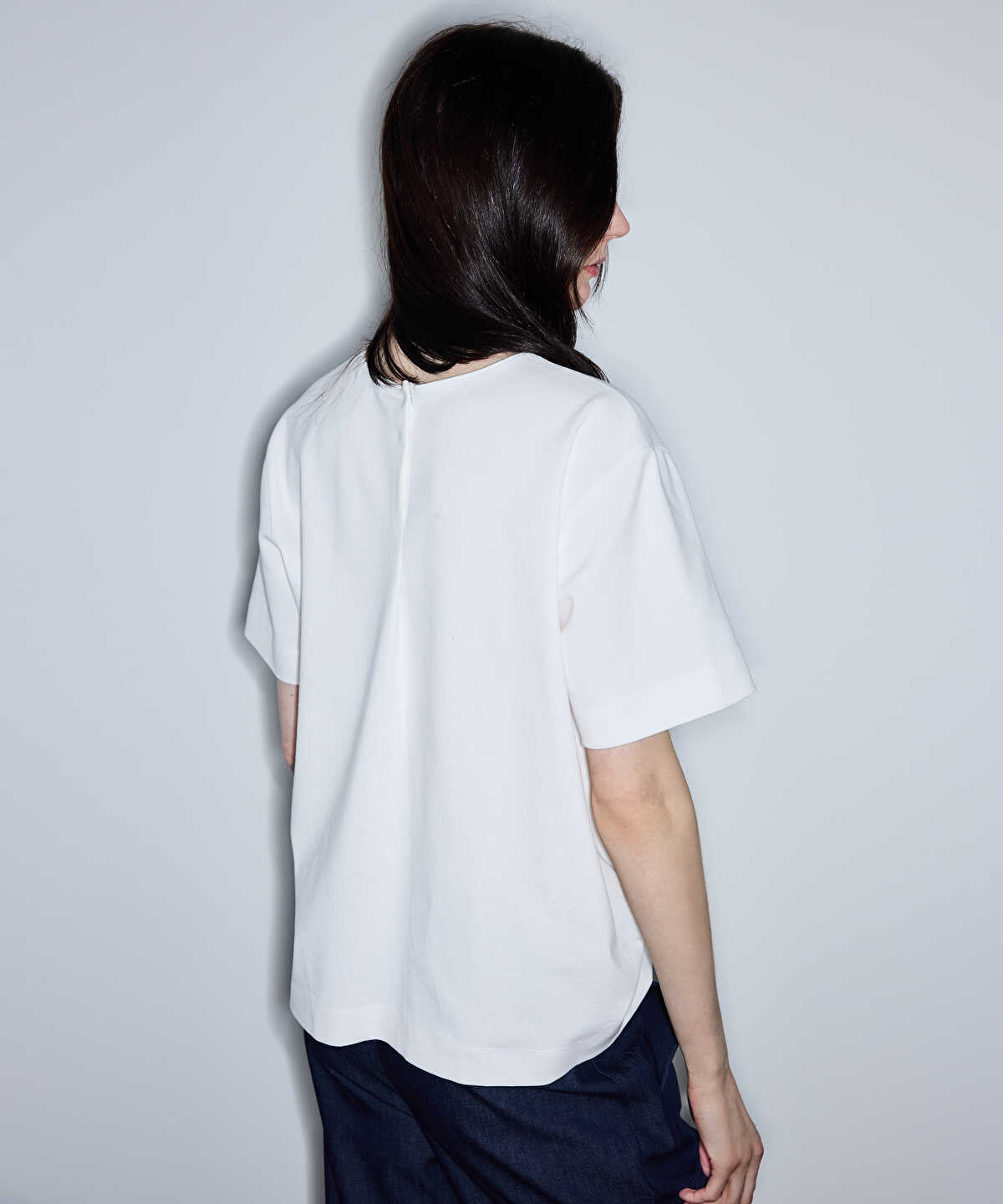 Zoomed Asymmetric T-Shirt with Accessory