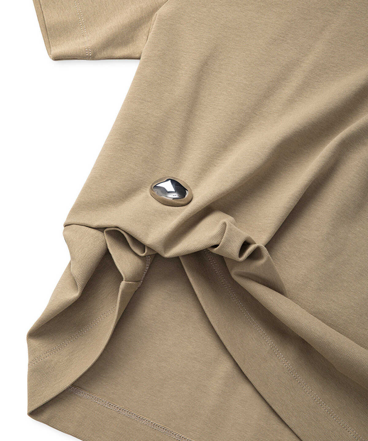 Zoomed Asymmetric T-Shirt with Accessory