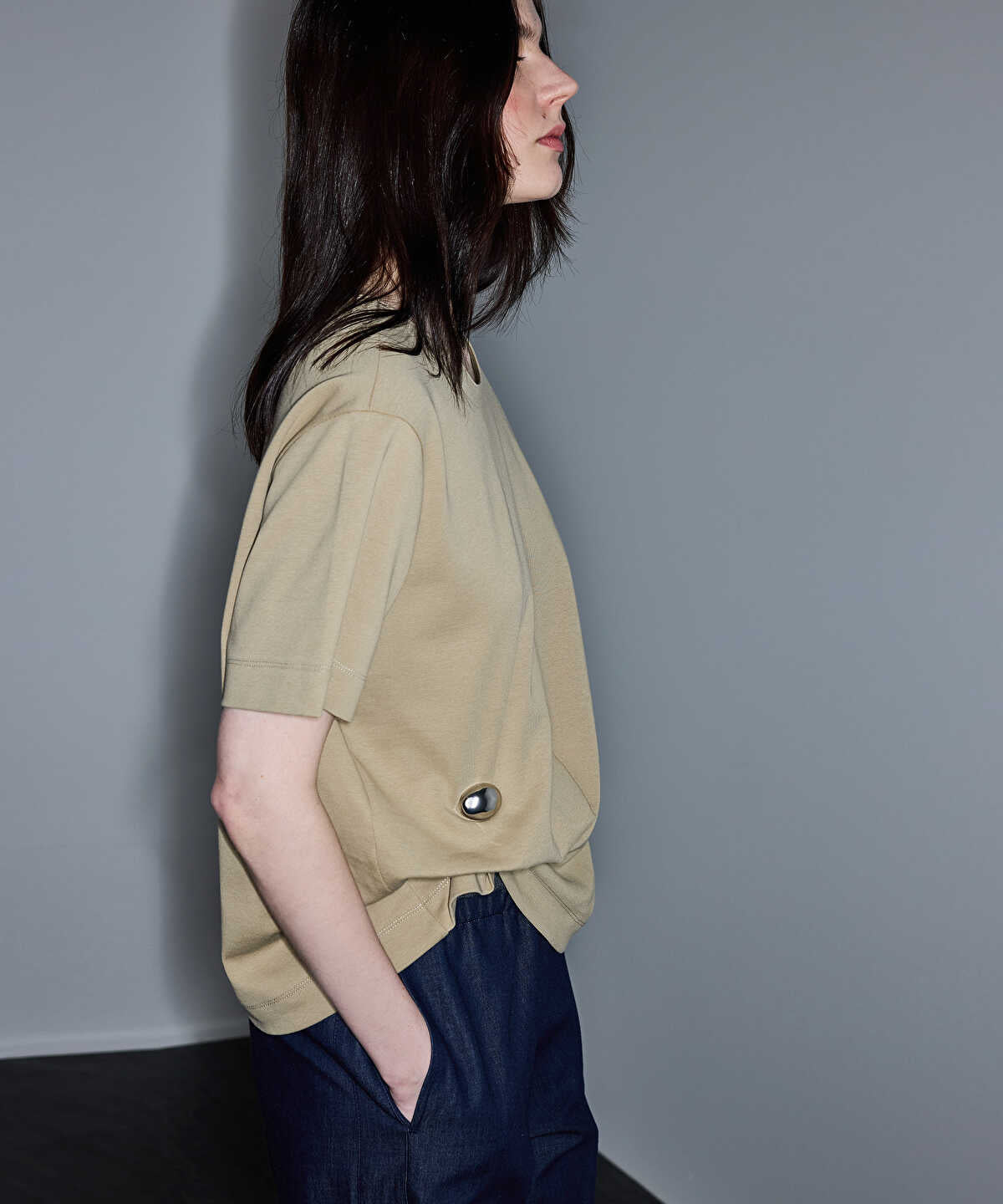 Zoomed Asymmetric T-Shirt with Accessory