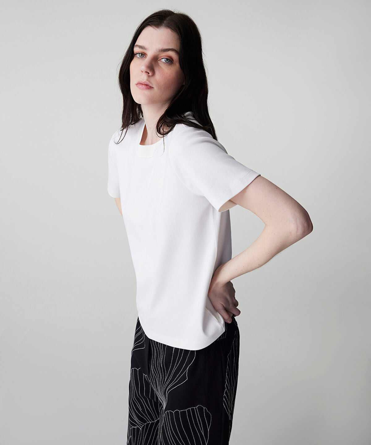 Zoomed Contrast Collar Color-Block T-Shirt