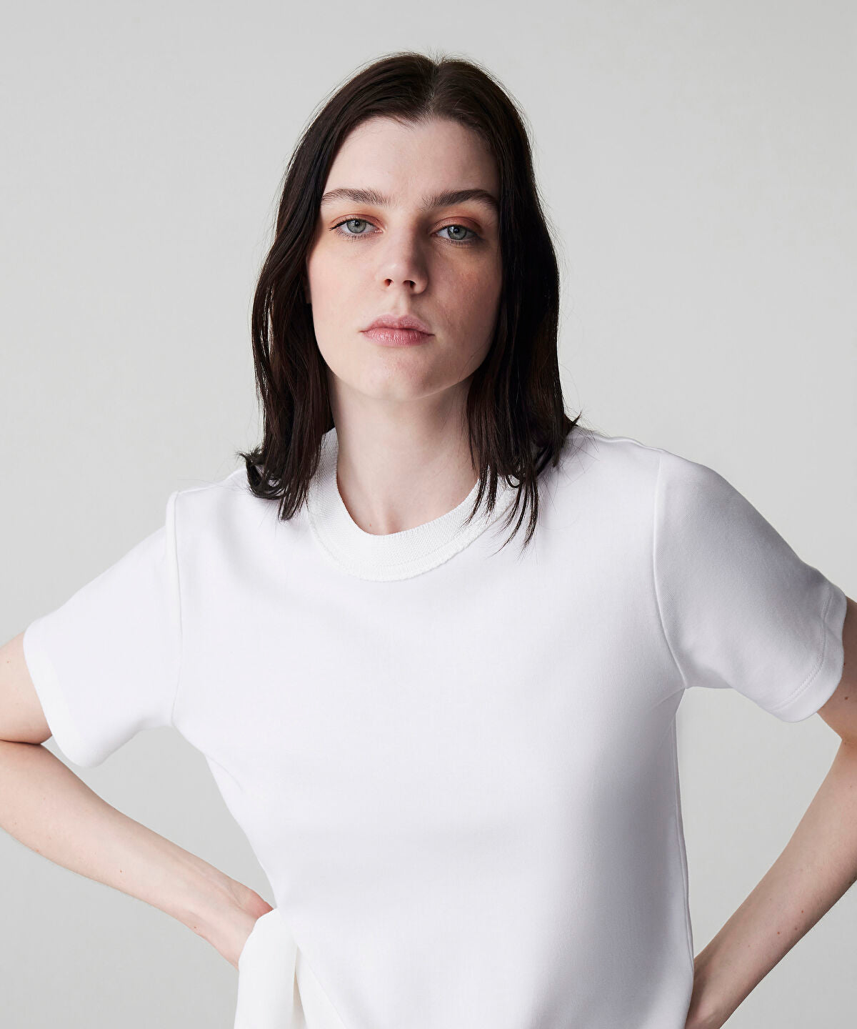 Zoomed Contrast Collar Color-Block T-Shirt