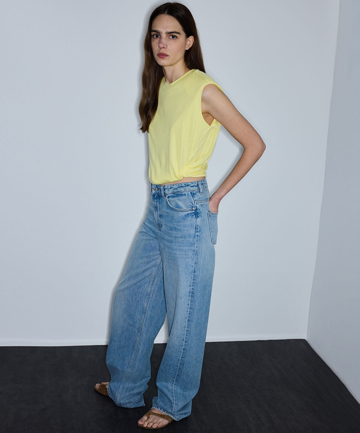 Zoomed T-Shirt with Shoulder Pads