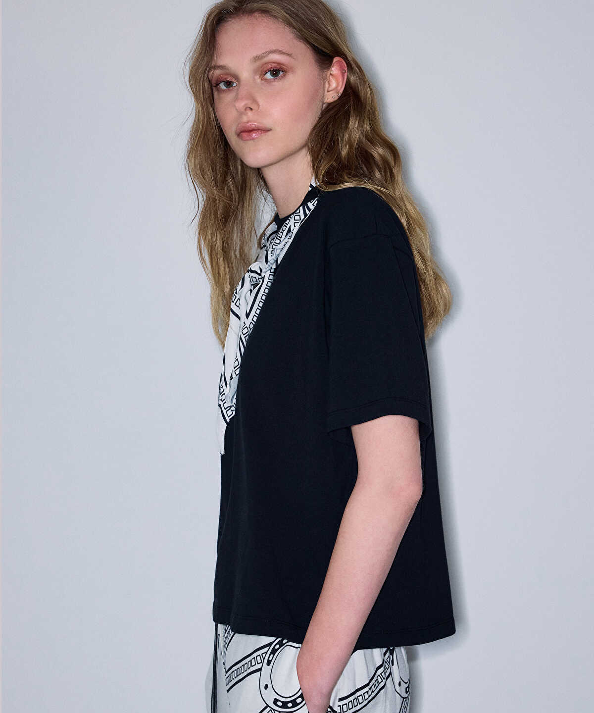 T-Shirt with Detachable Scarf