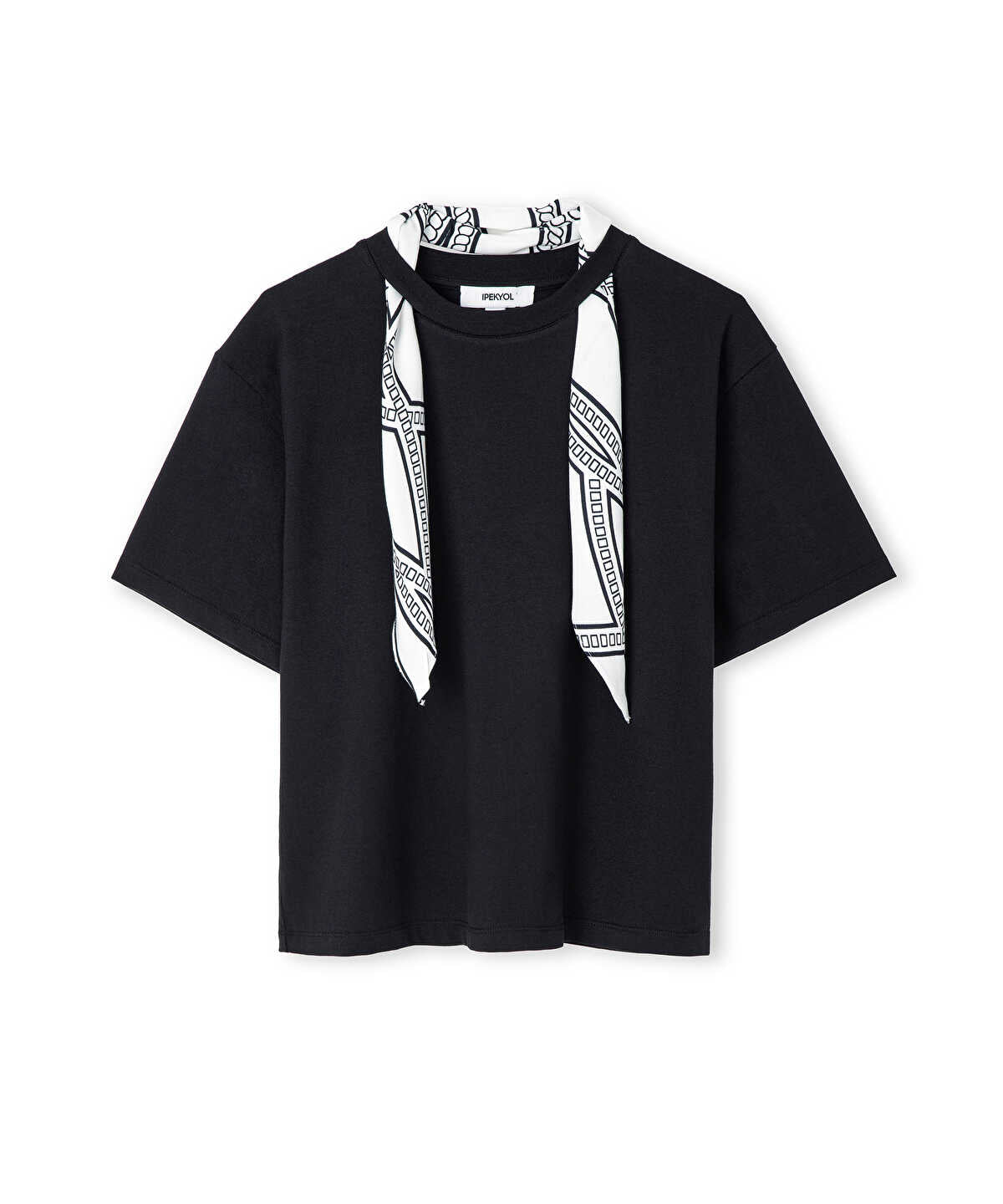 Zoomed T-Shirt with Detachable Scarf
