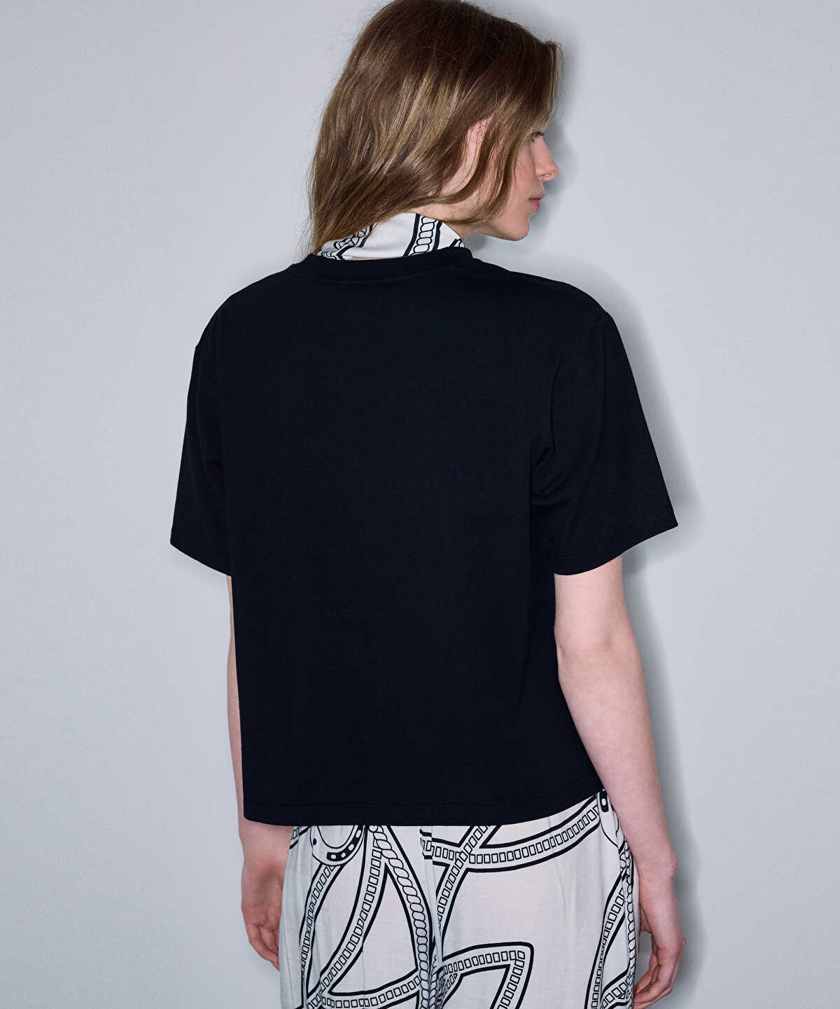 T-Shirt with Detachable Scarf