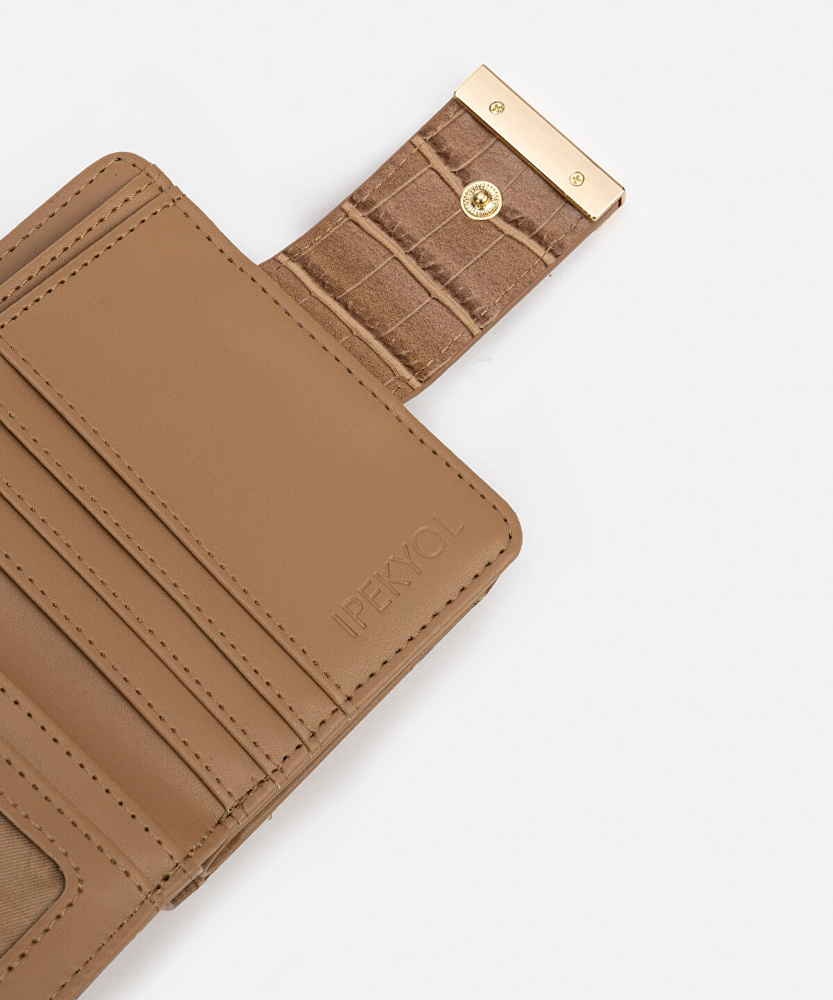 Zoomed Croc-Effect Wallet
