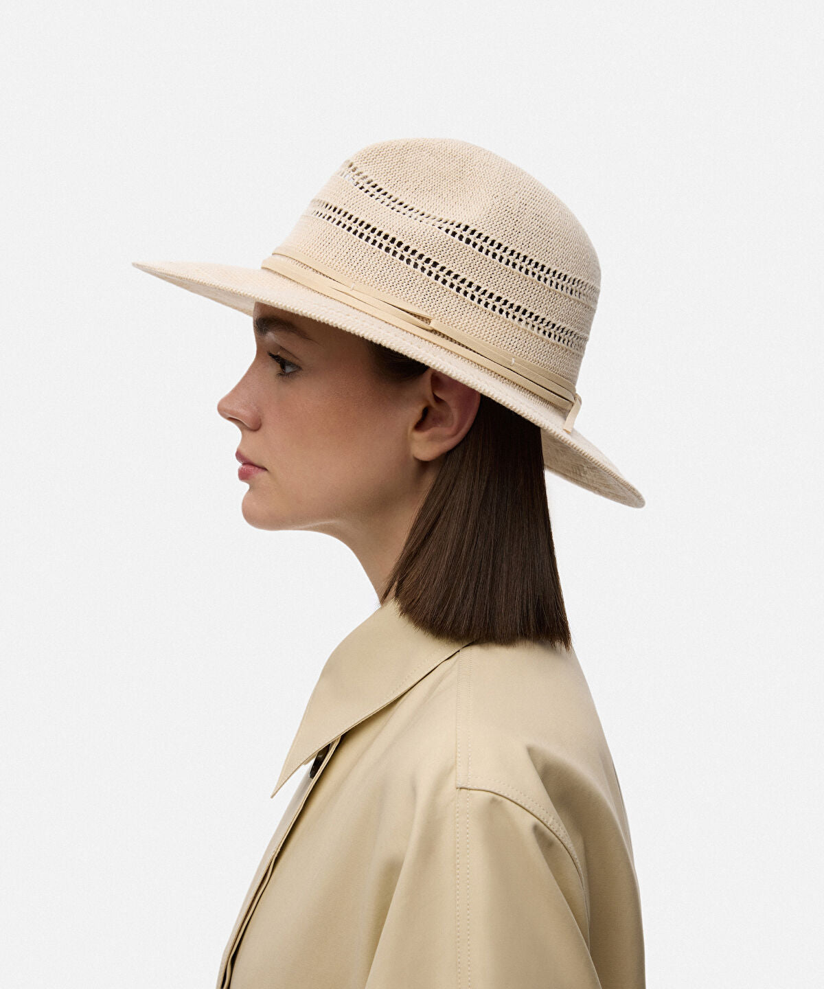 Zoomed Contrast Trim Textured Hat