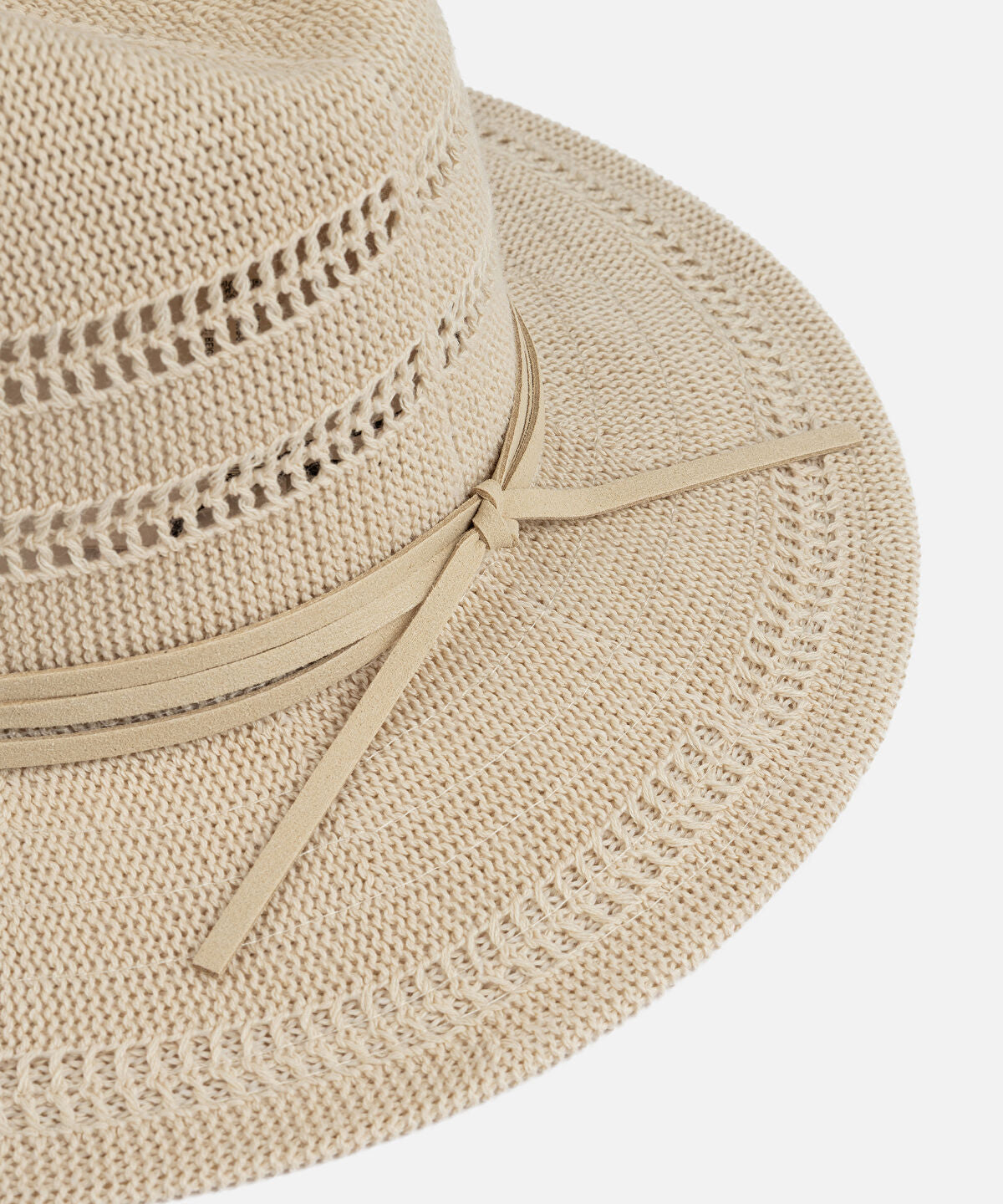 Zoomed Contrast Trim Textured Hat