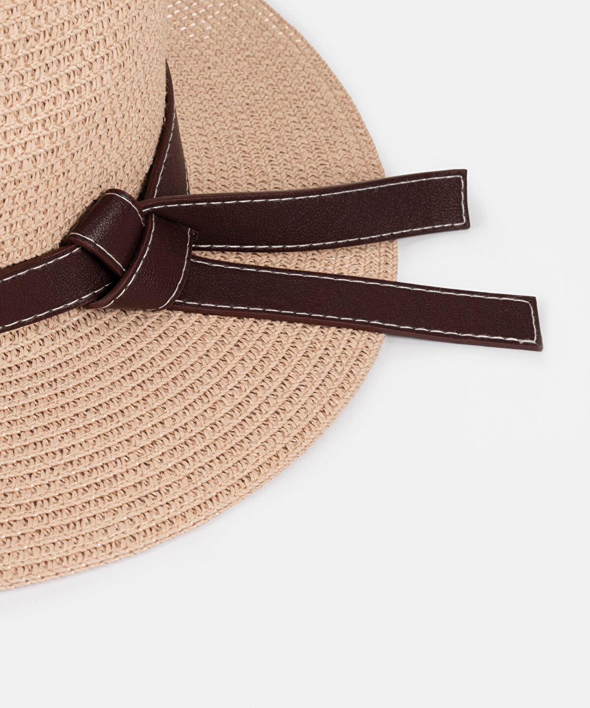 Zoomed Contrast Band Hat