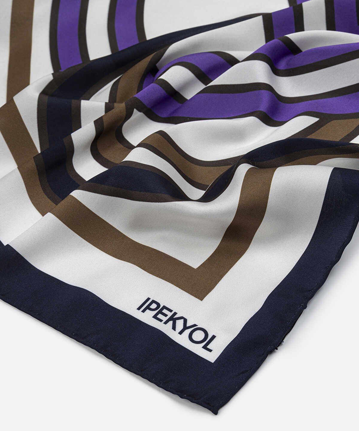 Zoomed Printed Scarf