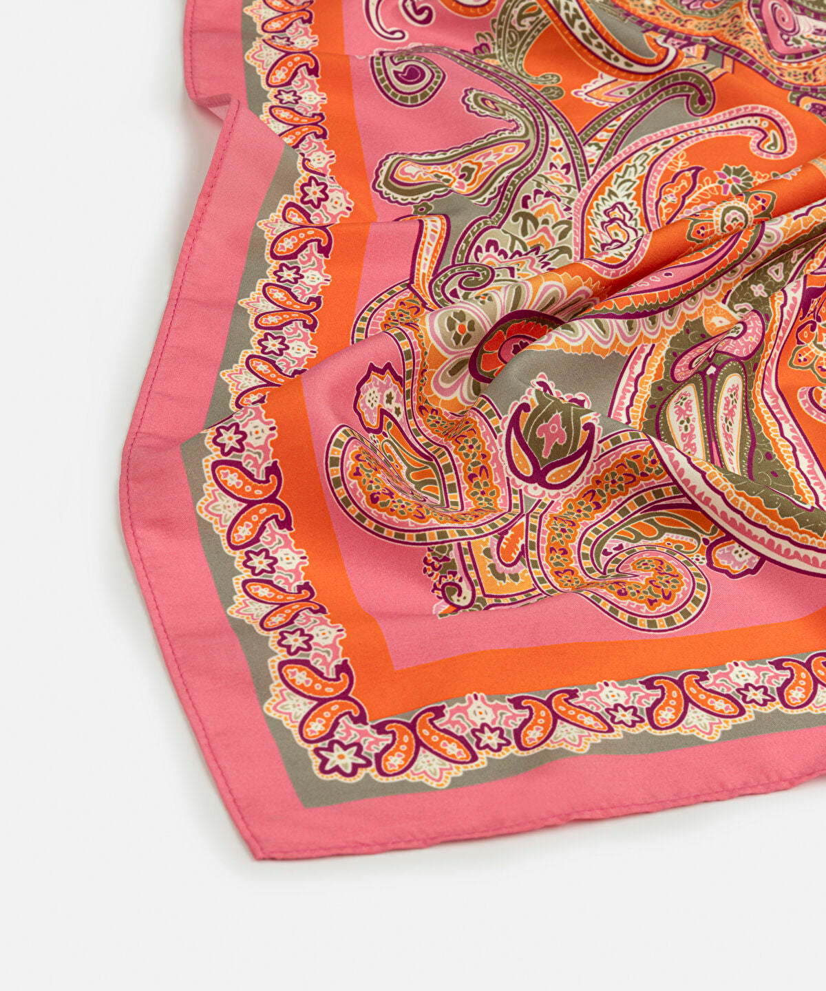 Zoomed Paisley Scarf