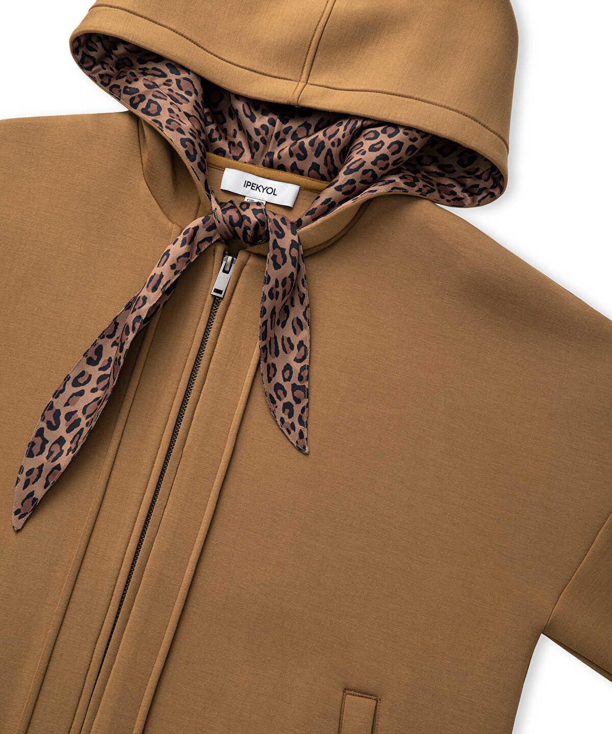 Zoomed Leopard Scarf Detail Sweatshirt