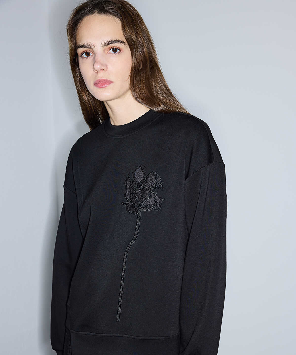 Zoomed Floral Applique Sweatshirt
