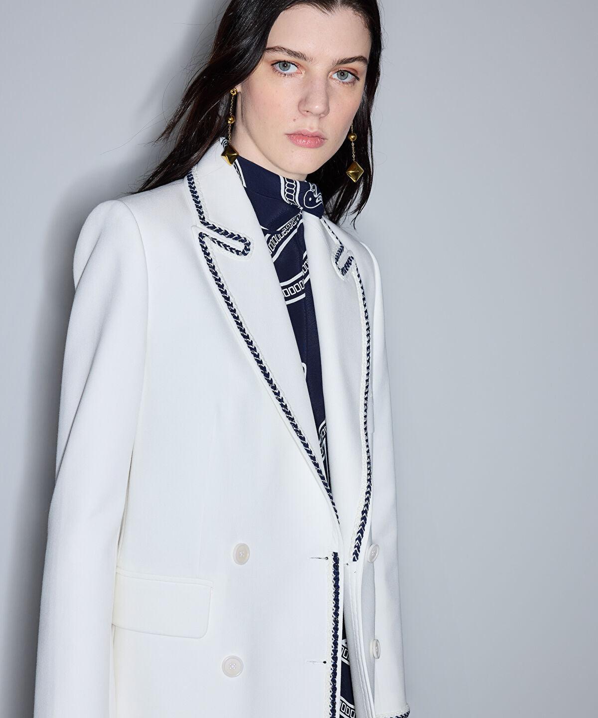 Zoomed Contrast Trim Double-Breasted Blazer