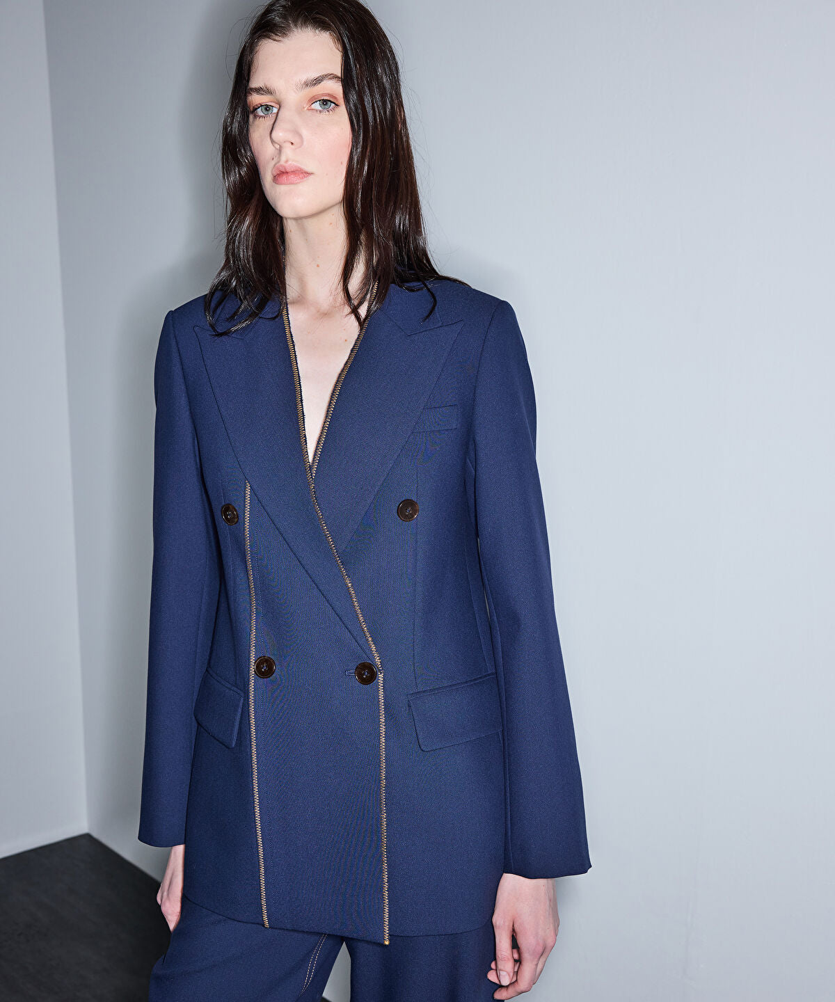 Zoomed Contrast Stitch Double-Breasted Blazer