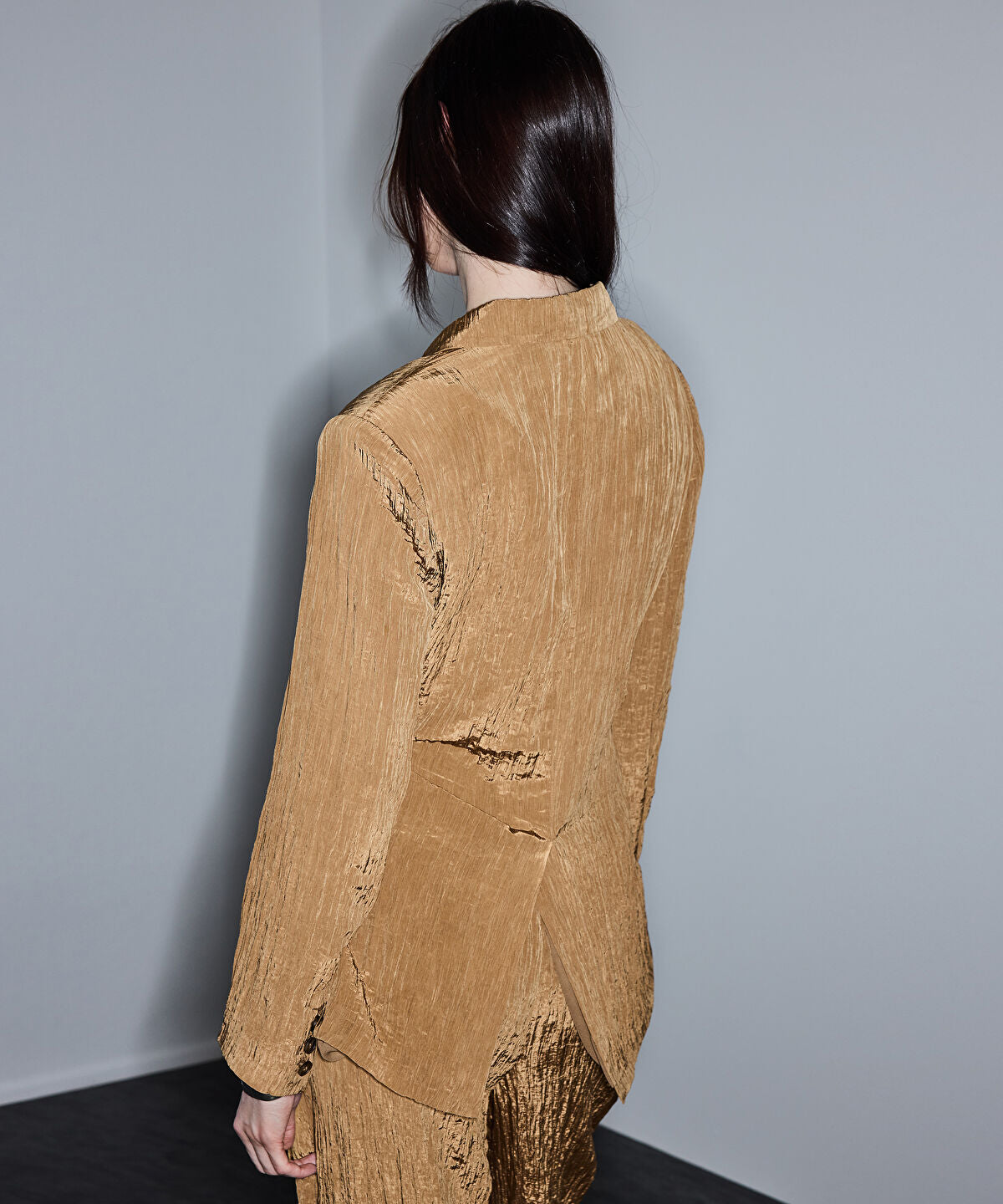 Zoomed Crinkle-Effect Blazer