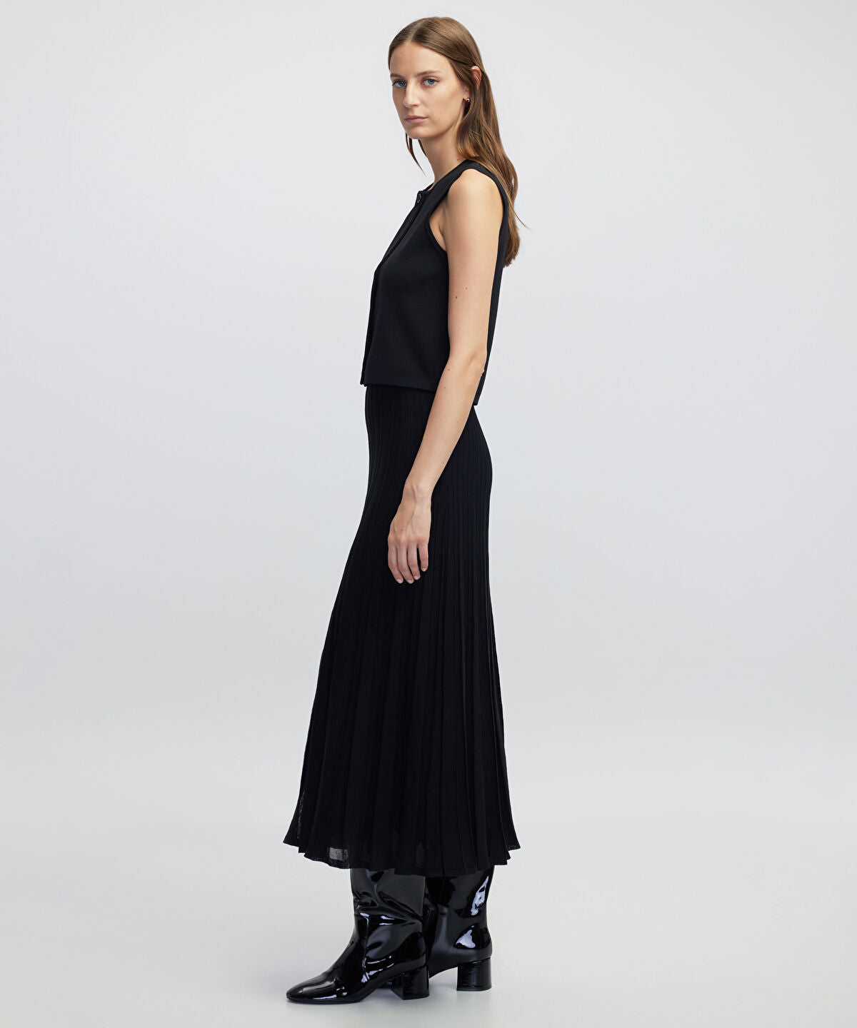 Zoomed Pleated Knit Midi Dress