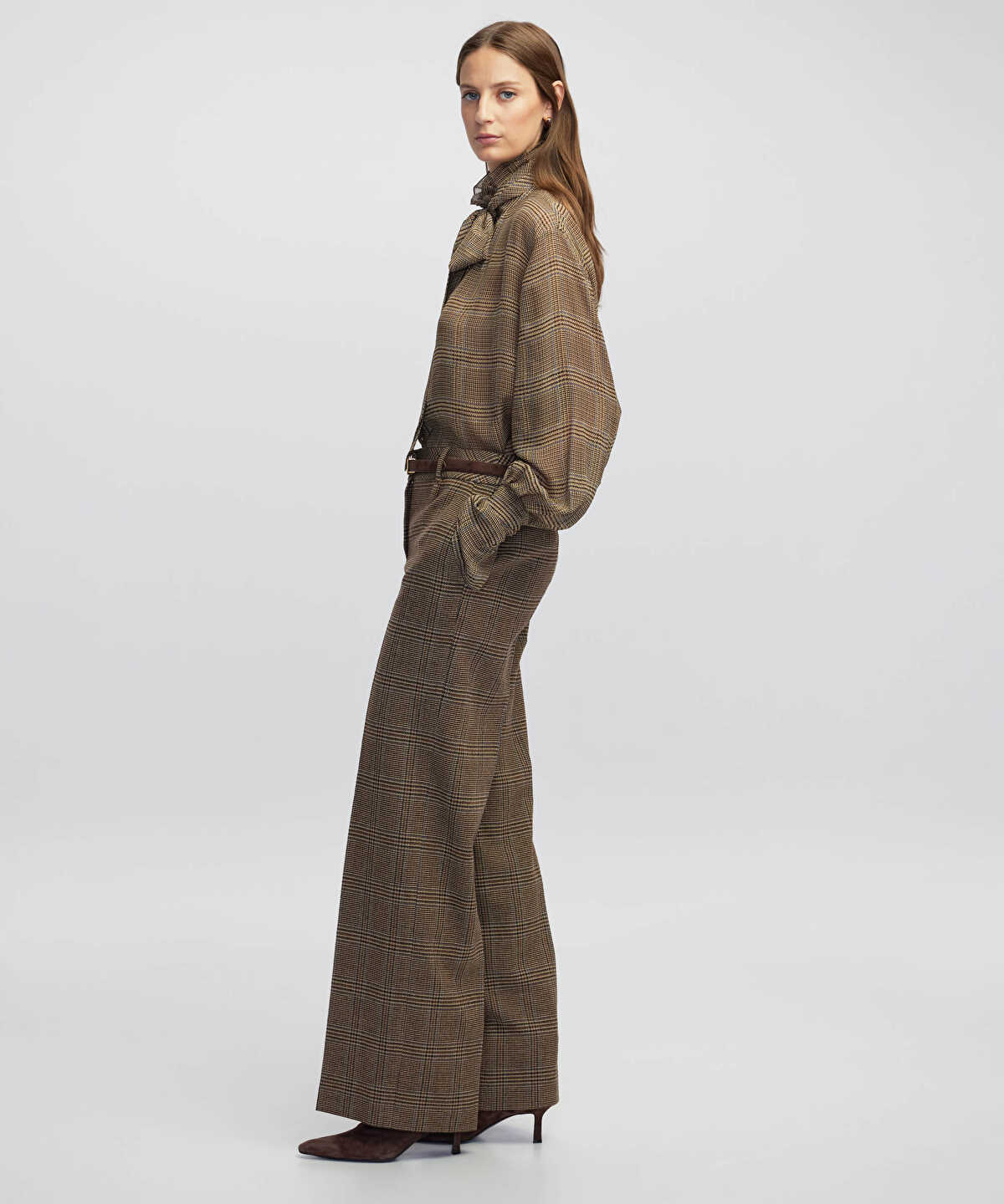 Zoomed Plaid Trousers