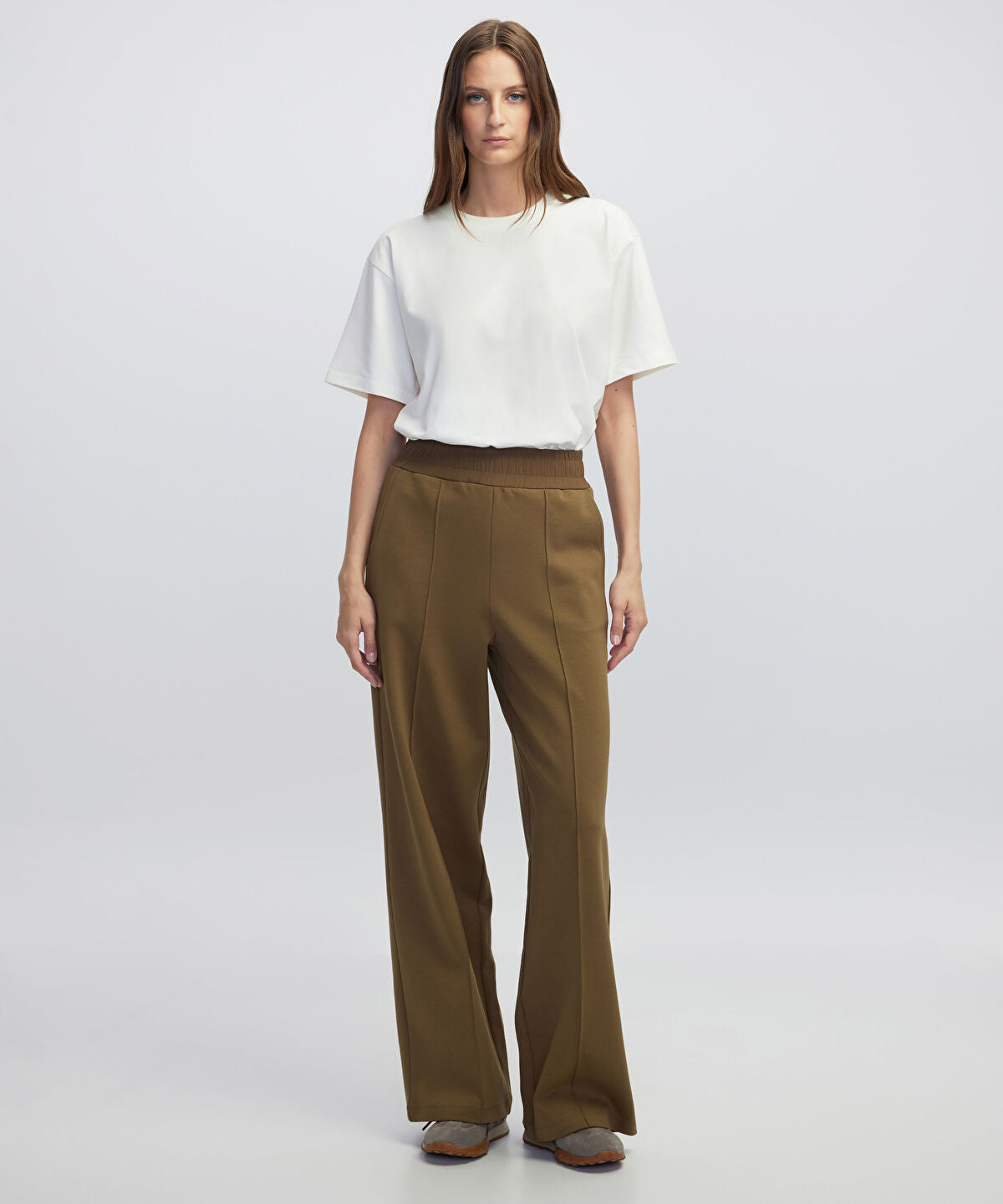 Zoomed Elastic Waist Wide-Leg Trousers
