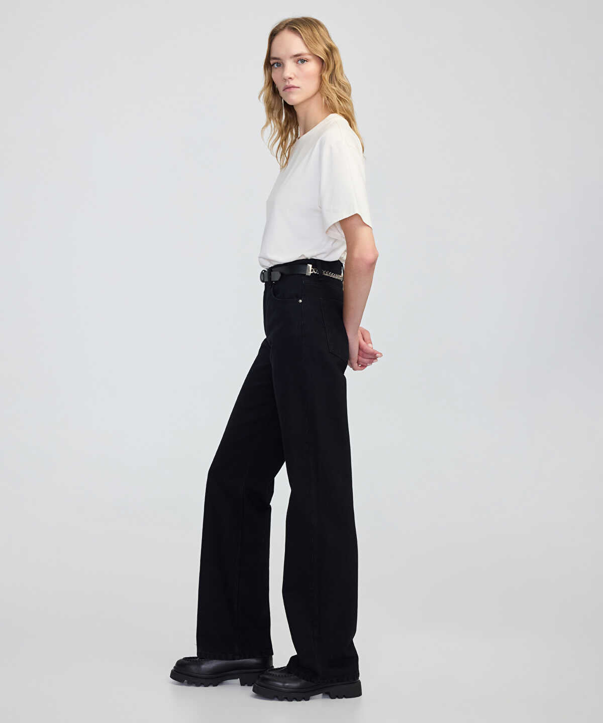 Zoomed Belted Wide-Leg Jeans