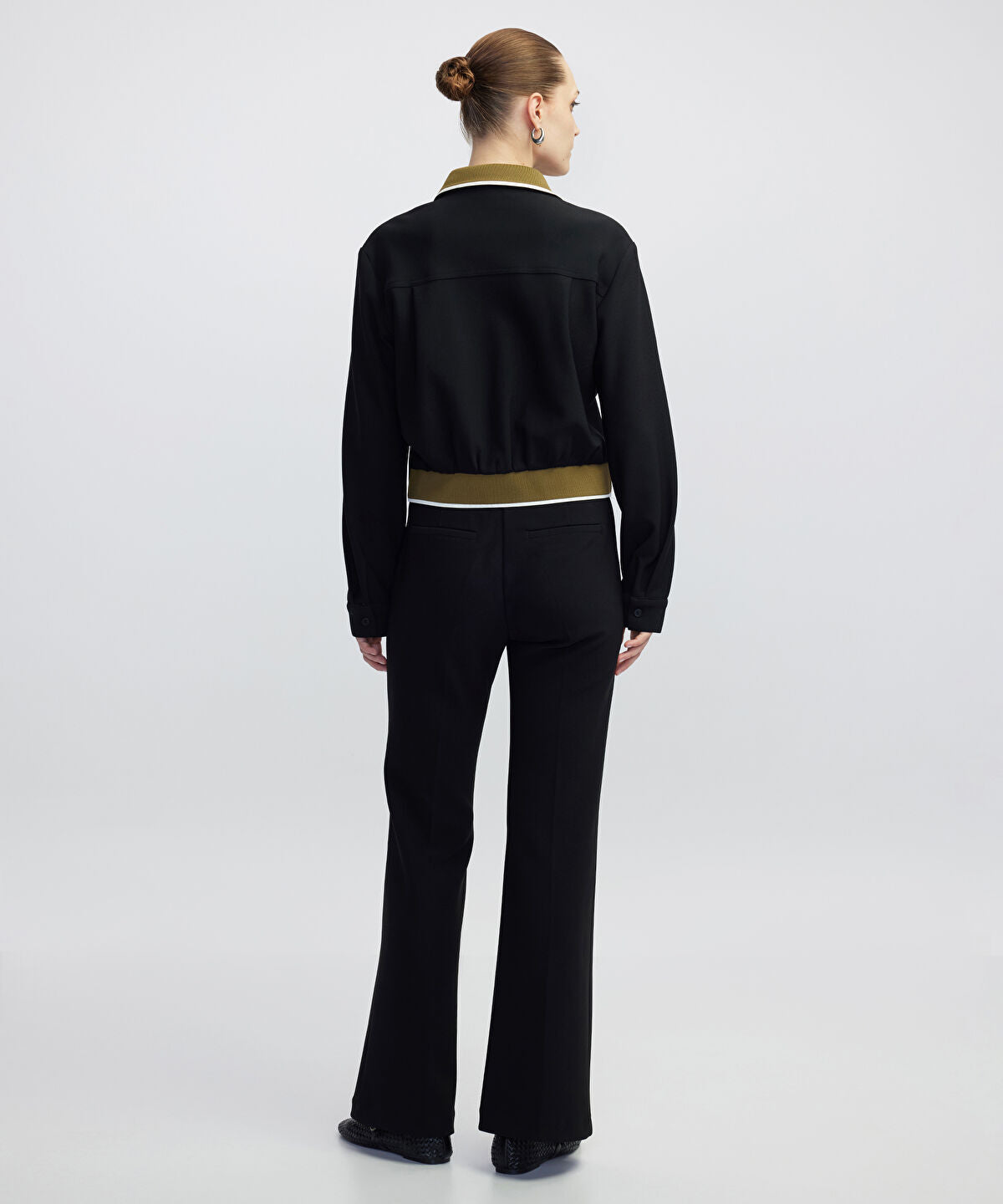Zoomed Contrast Collar Shirt