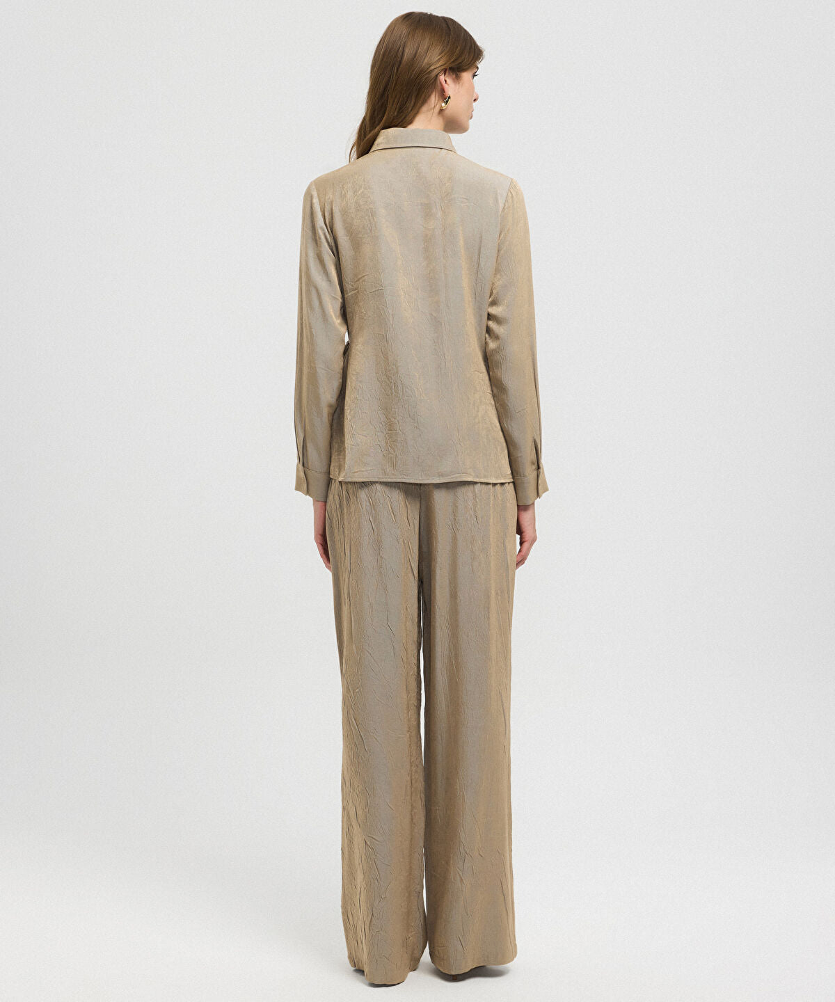 Zoomed Asymmetric Tie Waist Shirt 