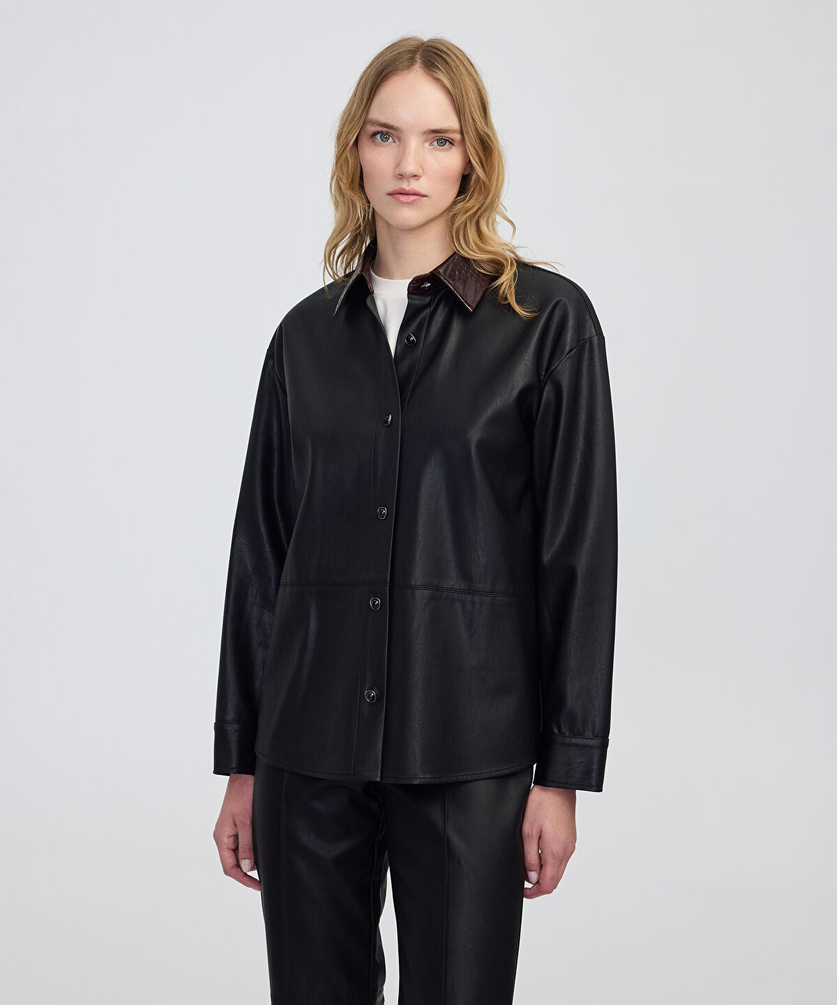 Zoomed Contrast Collar Leather-Effect Shirt 