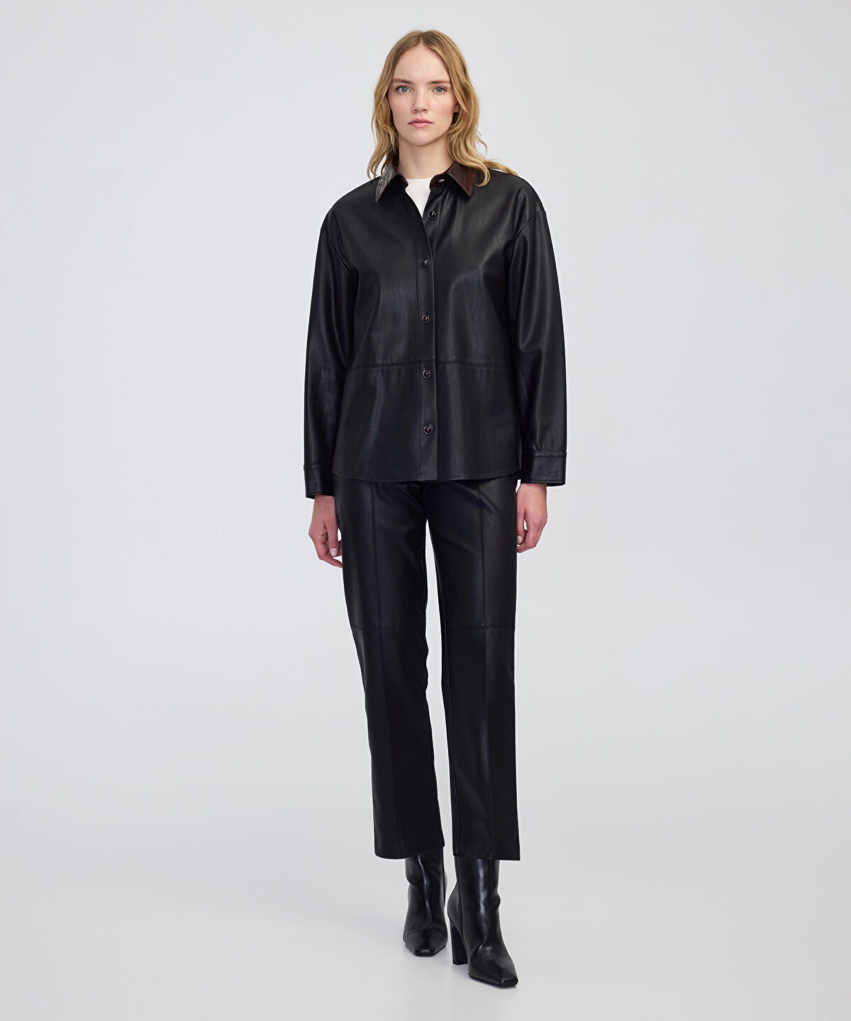 Zoomed Contrast Collar Leather-Effect Shirt 
