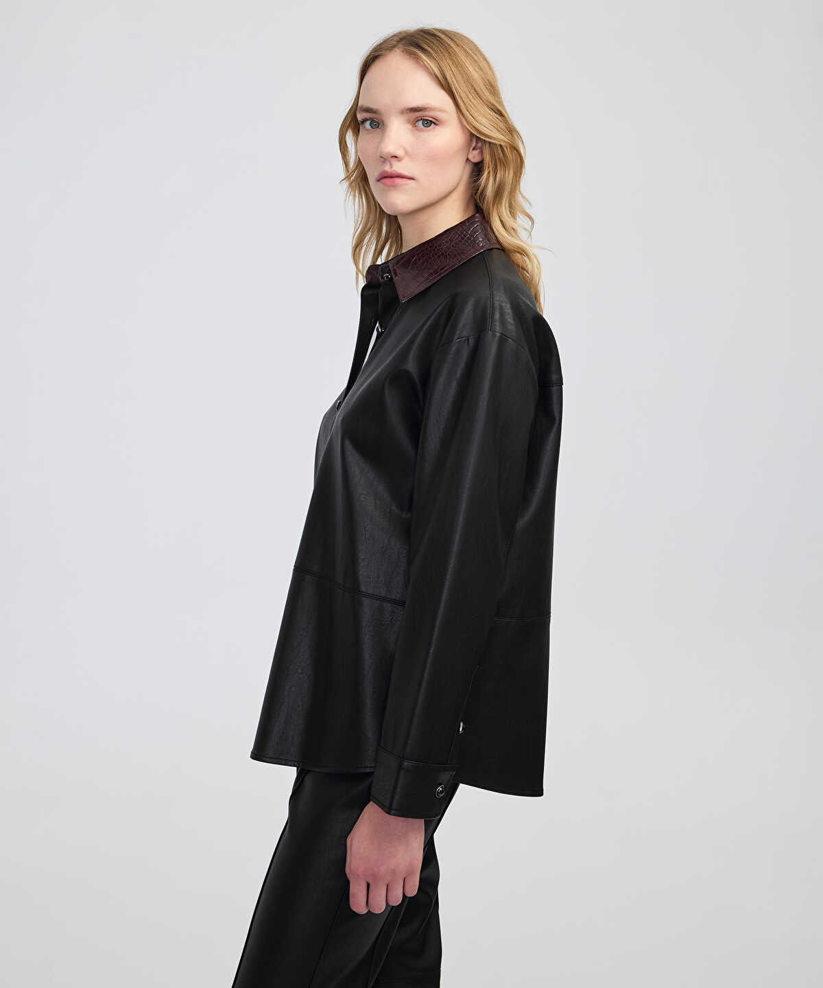 Zoomed Contrast Collar Leather-Effect Shirt 