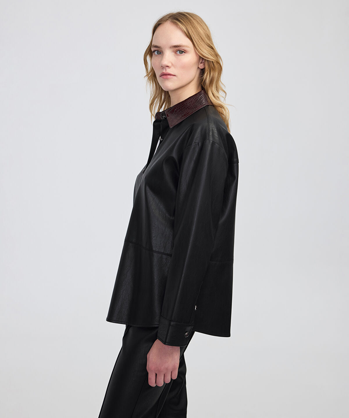 Zoomed Contrast Collar Leather-Effect Shirt 