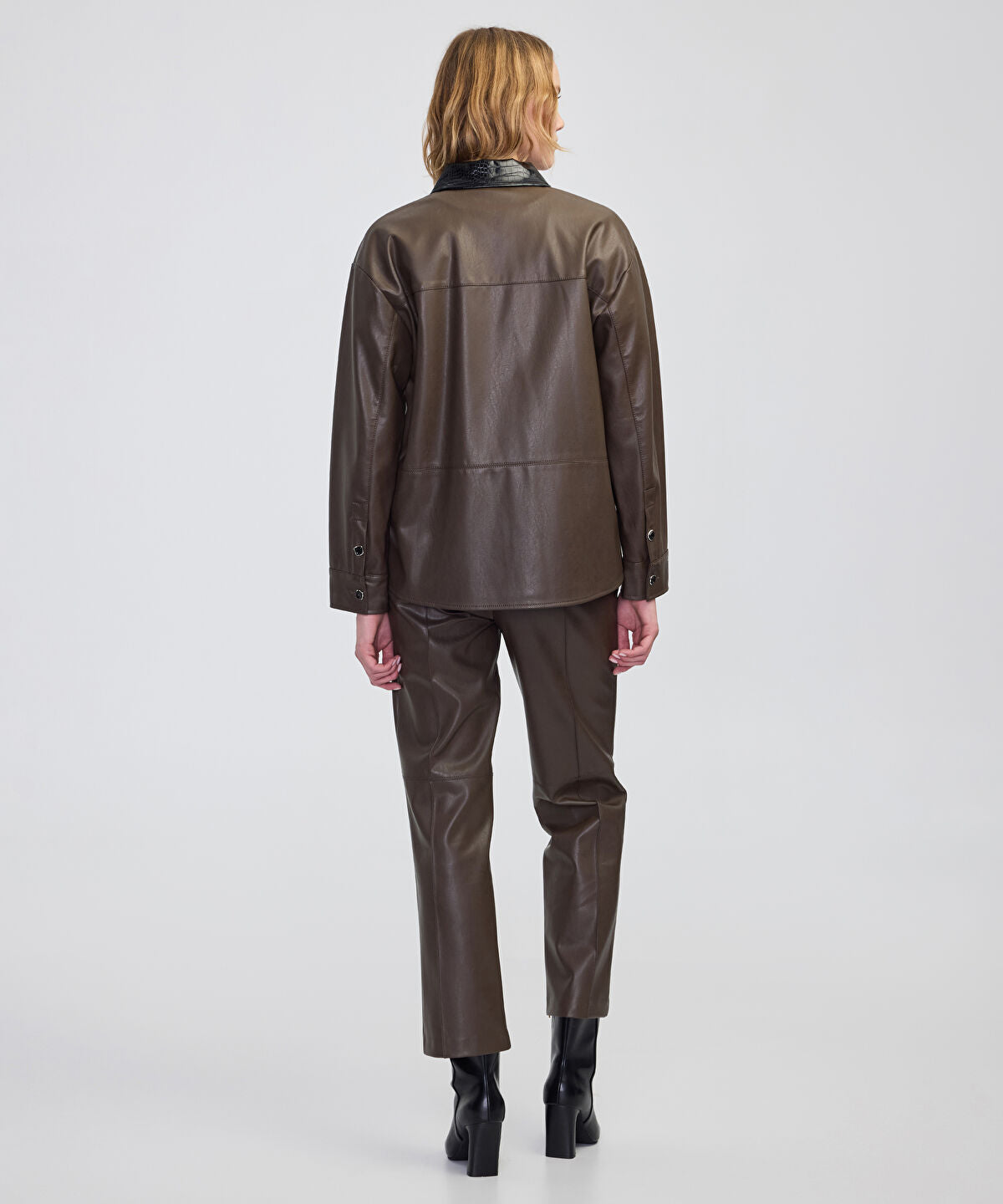 Zoomed Contrast Collar Leather-Effect Shirt 
