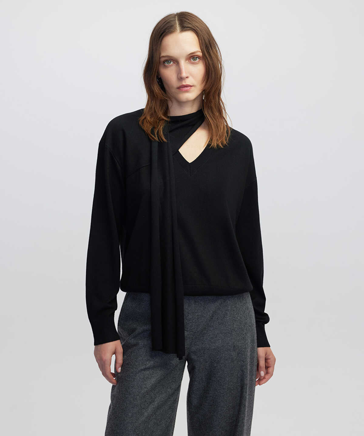 Zoomed Scarf Knit Sweater 