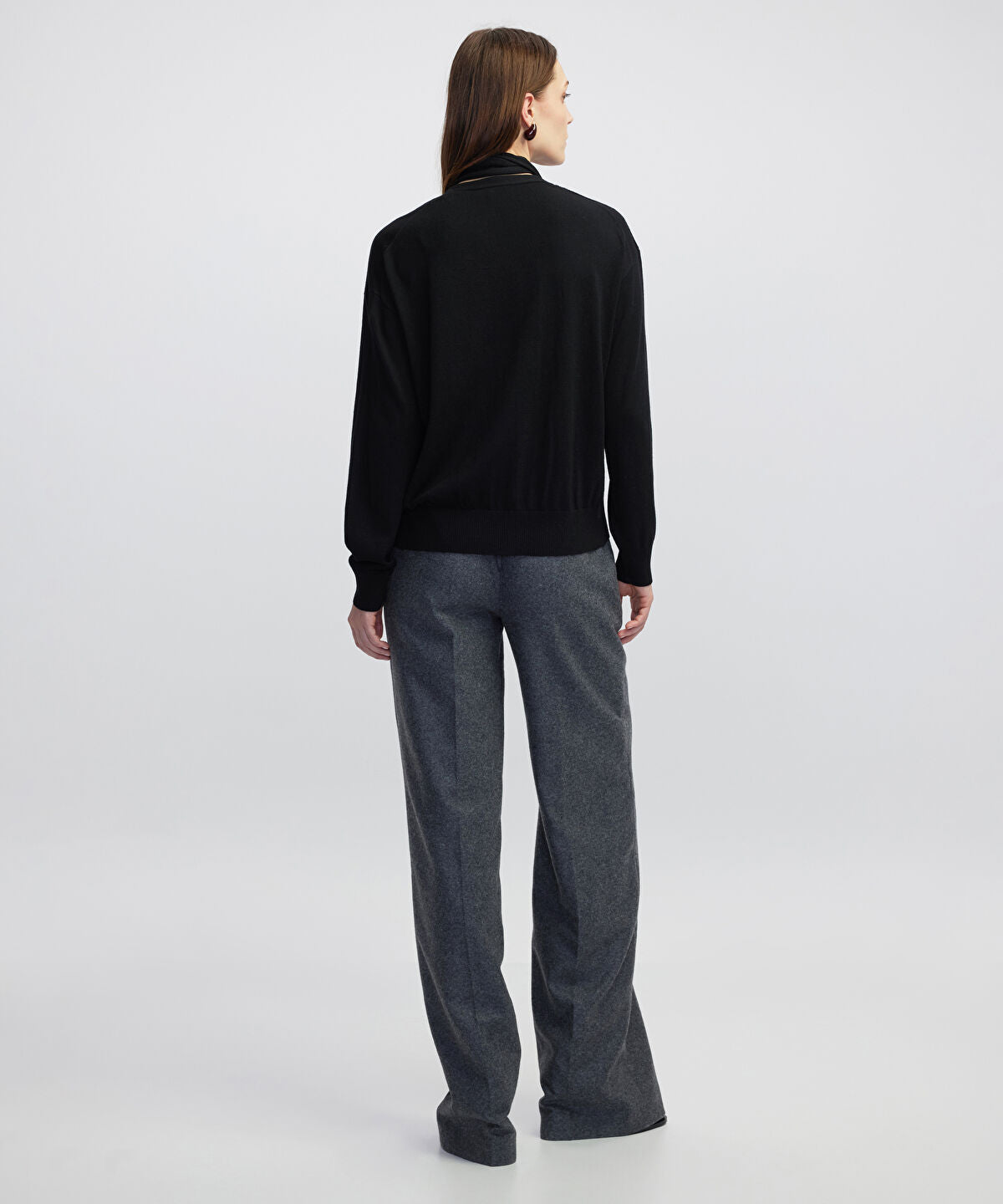 Zoomed Scarf Knit Sweater 