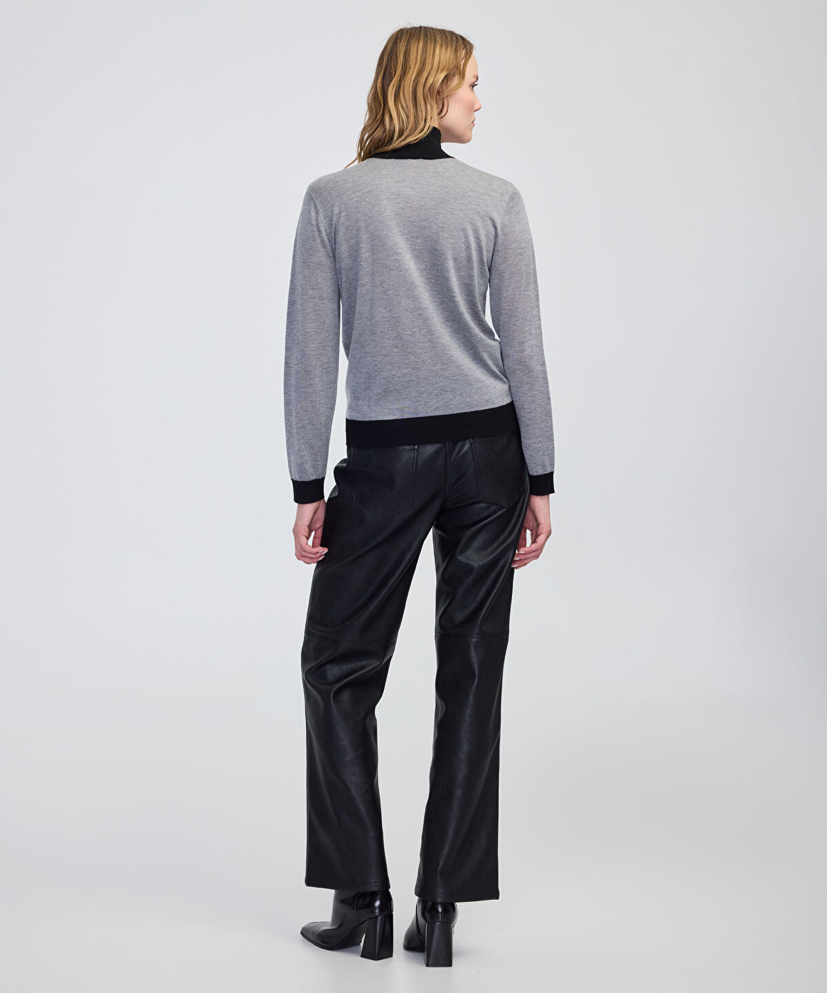 Zoomed KNITWEAR
