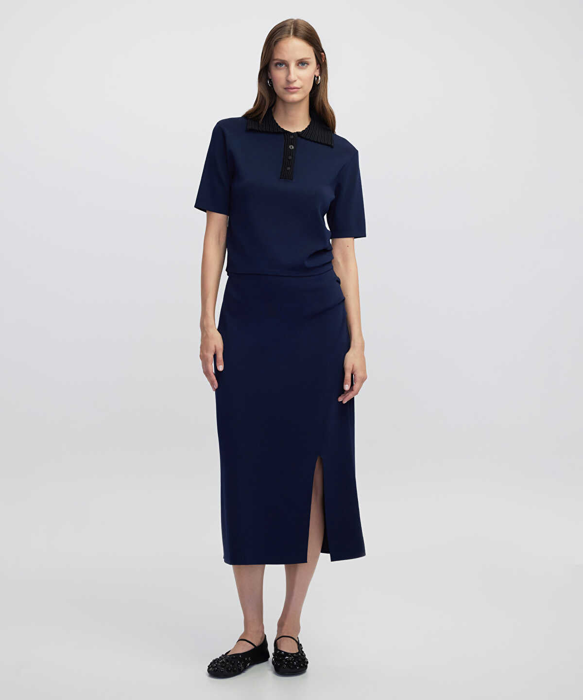 Zoomed Contrast Collar Knit Top
