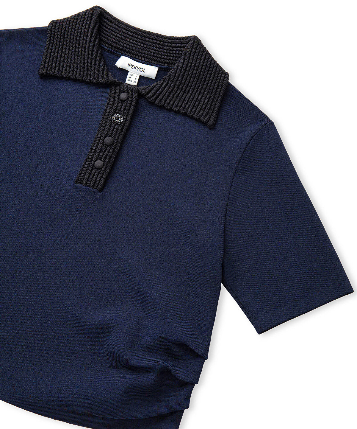 Zoomed Contrast Collar Knit Top