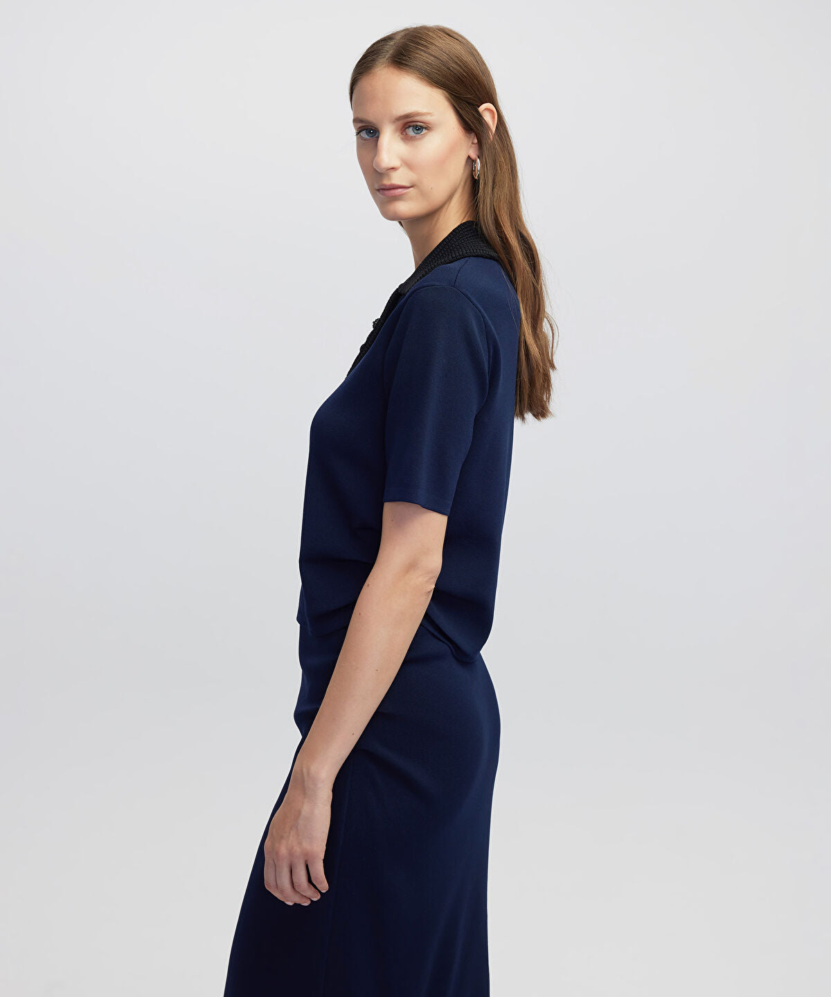 Zoomed Contrast Collar Knit Top
