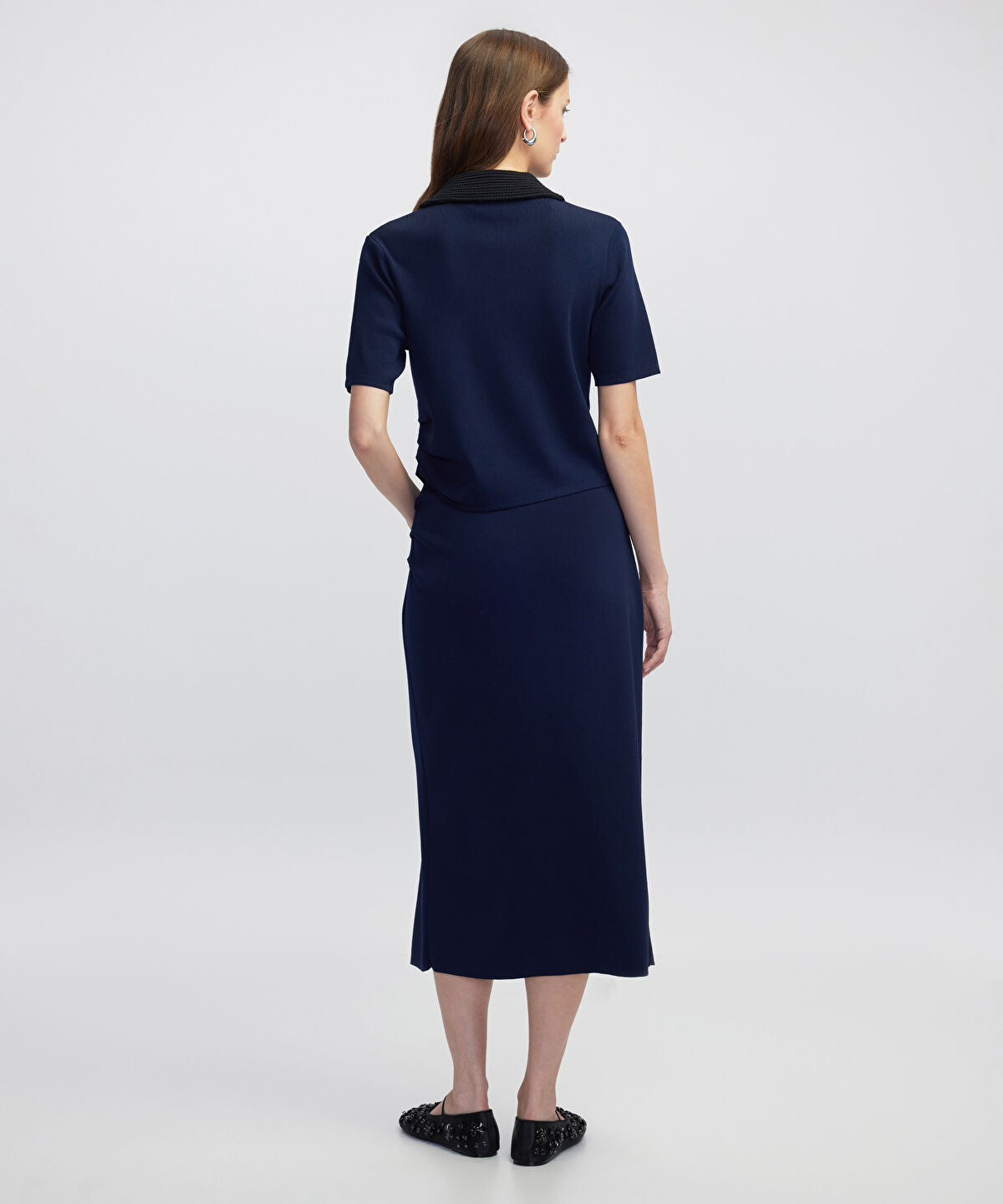Zoomed Contrast Collar Knit Top