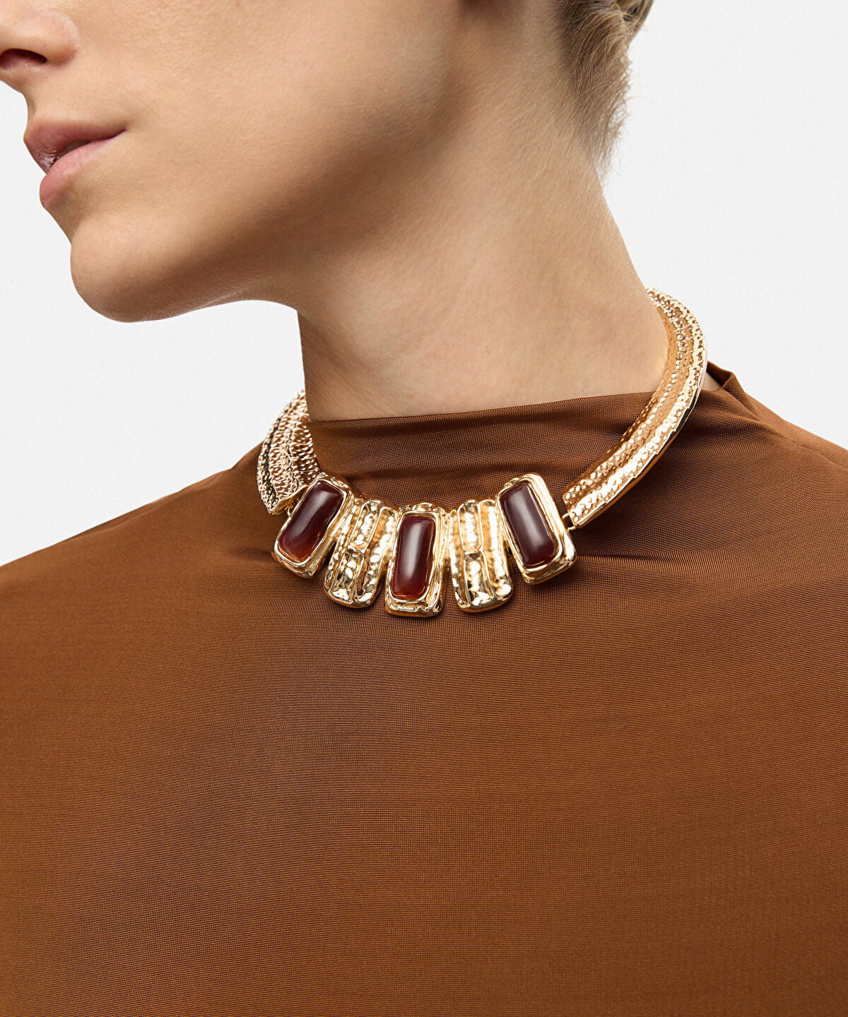 Zoomed Contrast Necklace