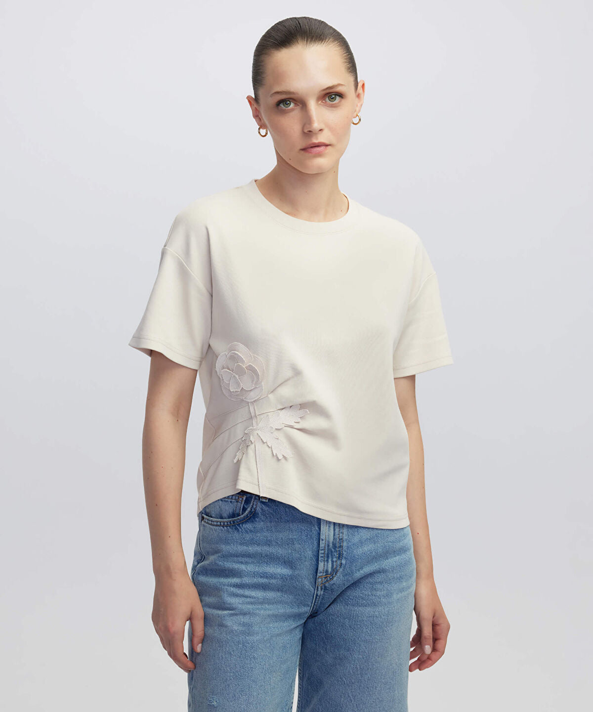 Zoomed Floral Applique T-Shirt