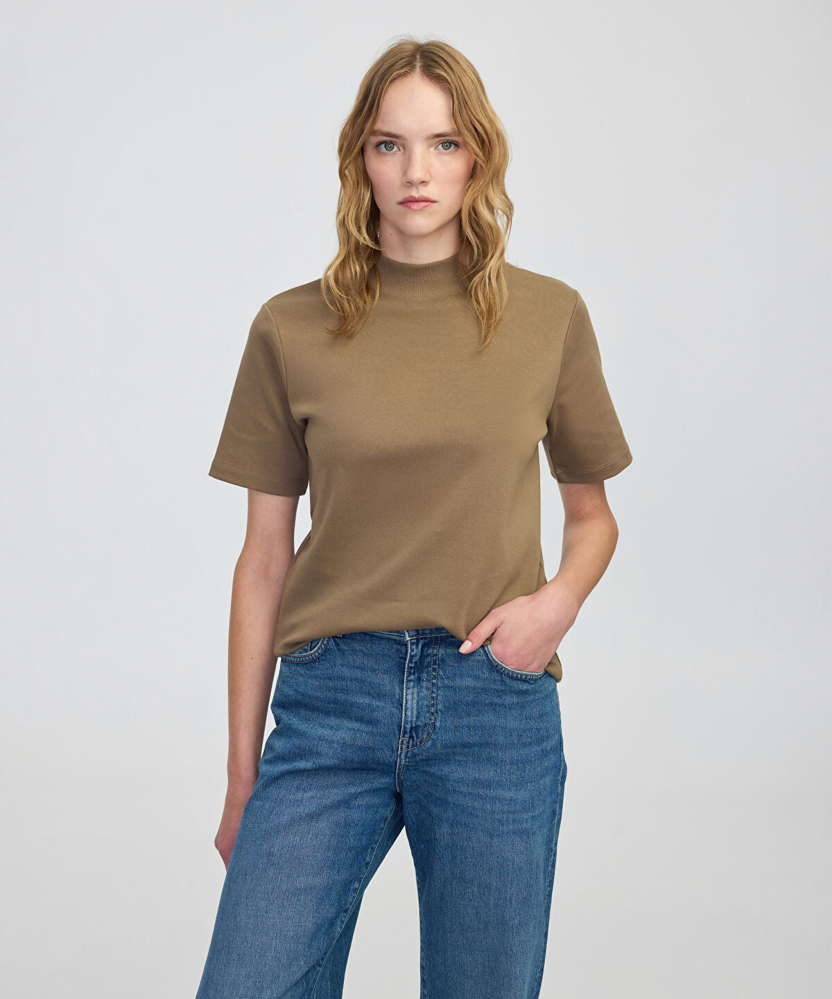 Zoomed Ribbed Neck T-Shirt