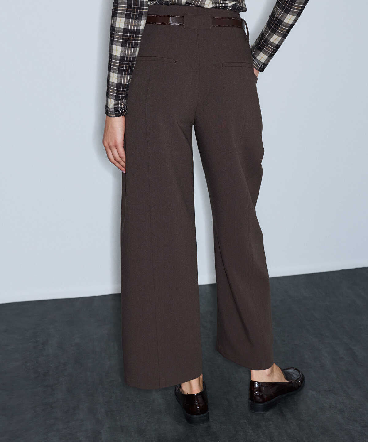 Zoomed Barrel-Fit Belted Trousers