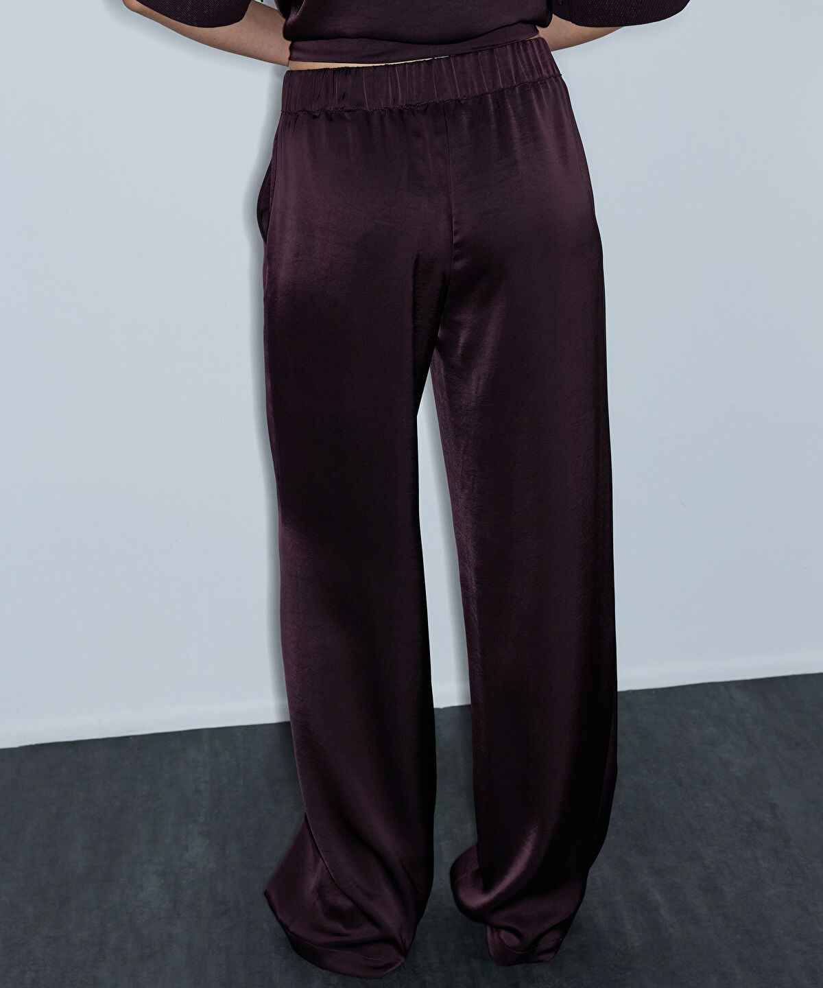 Zoomed Elastic-Waist Shiny Trouser