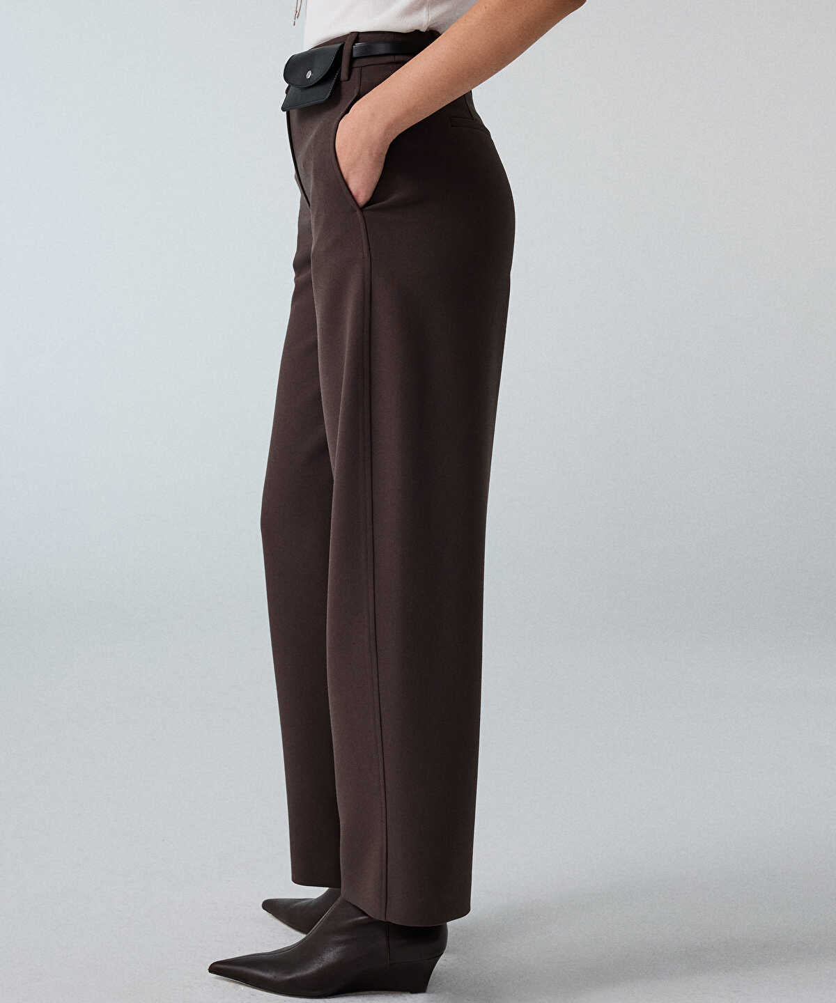 Zoomed Belted Barrel Trousers