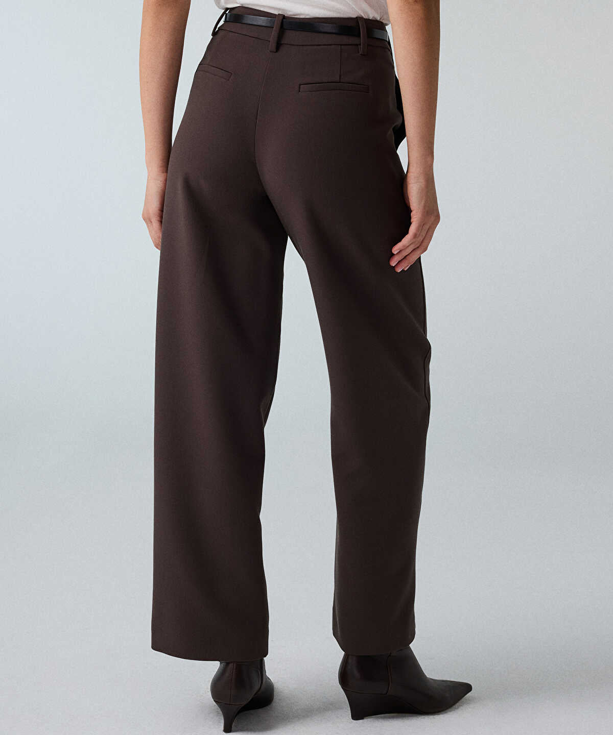 Zoomed Belted Barrel Trousers