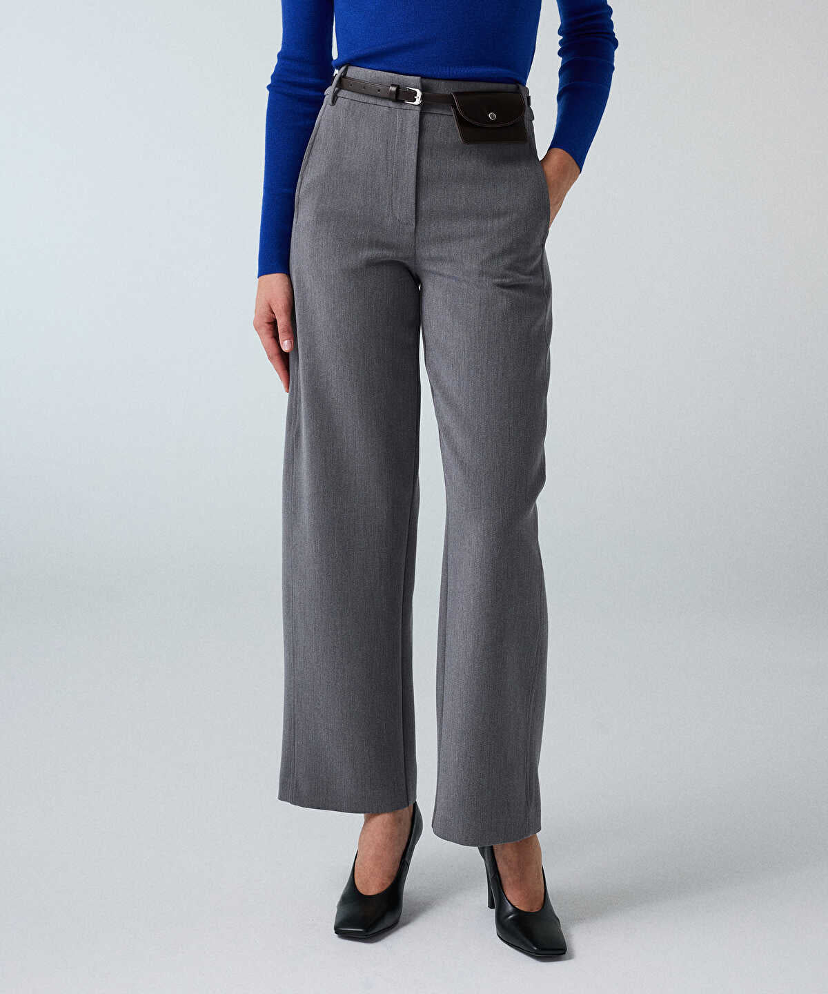 Zoomed Belted Barrel Trousers