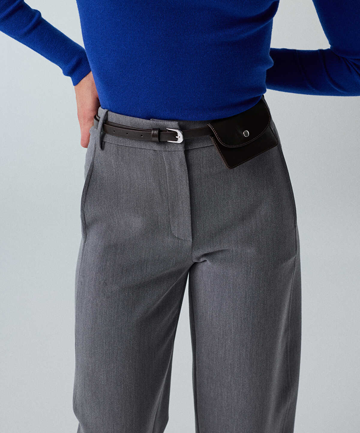 Zoomed Belted Barrel Trousers