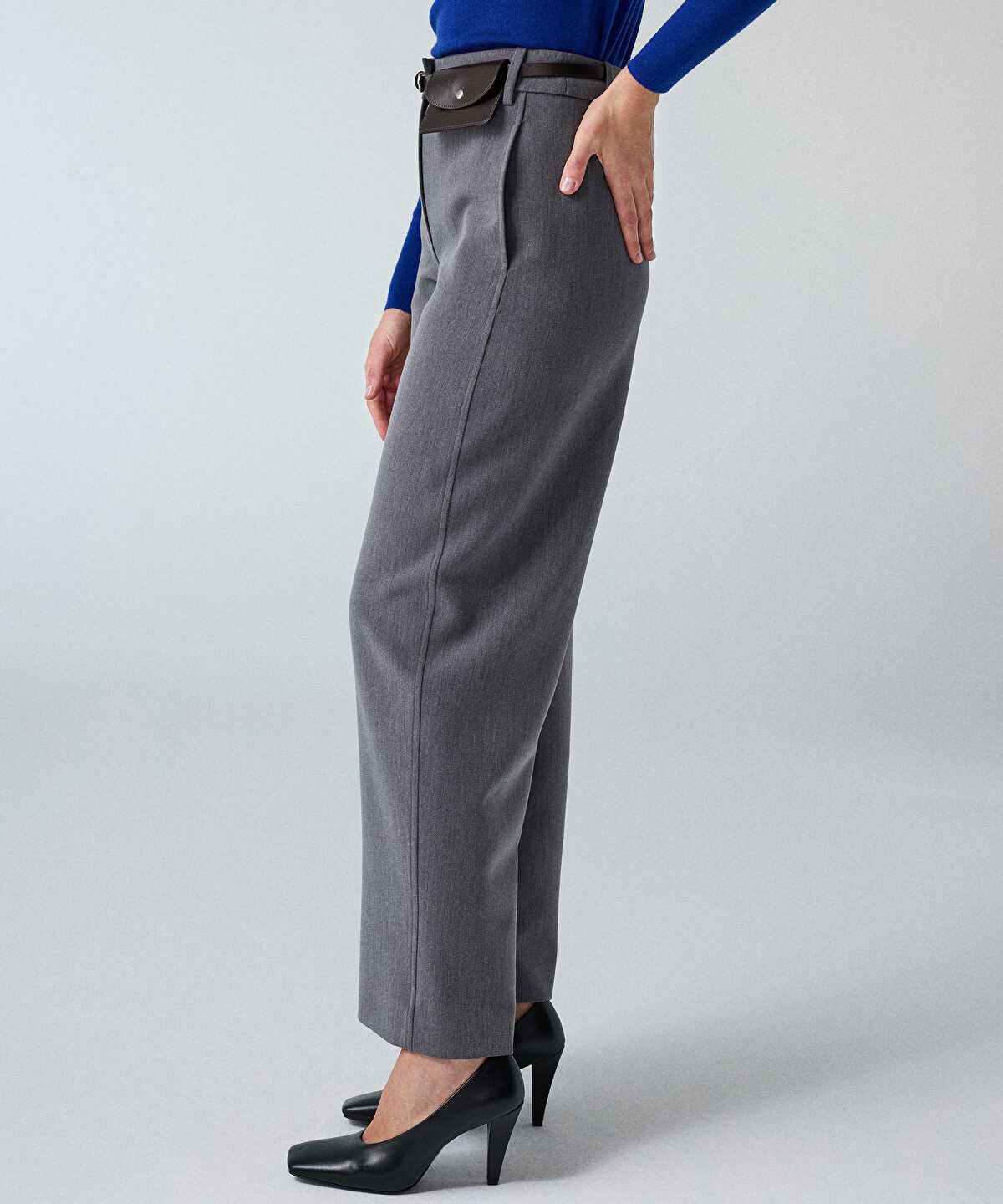 Zoomed Belted Barrel Trousers