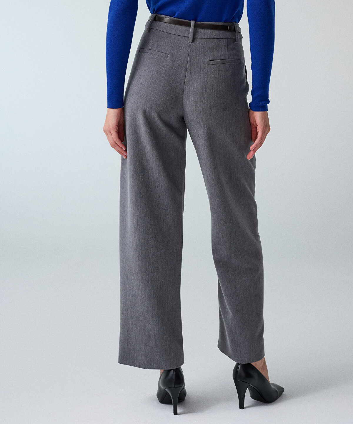Zoomed Belted Barrel Trousers